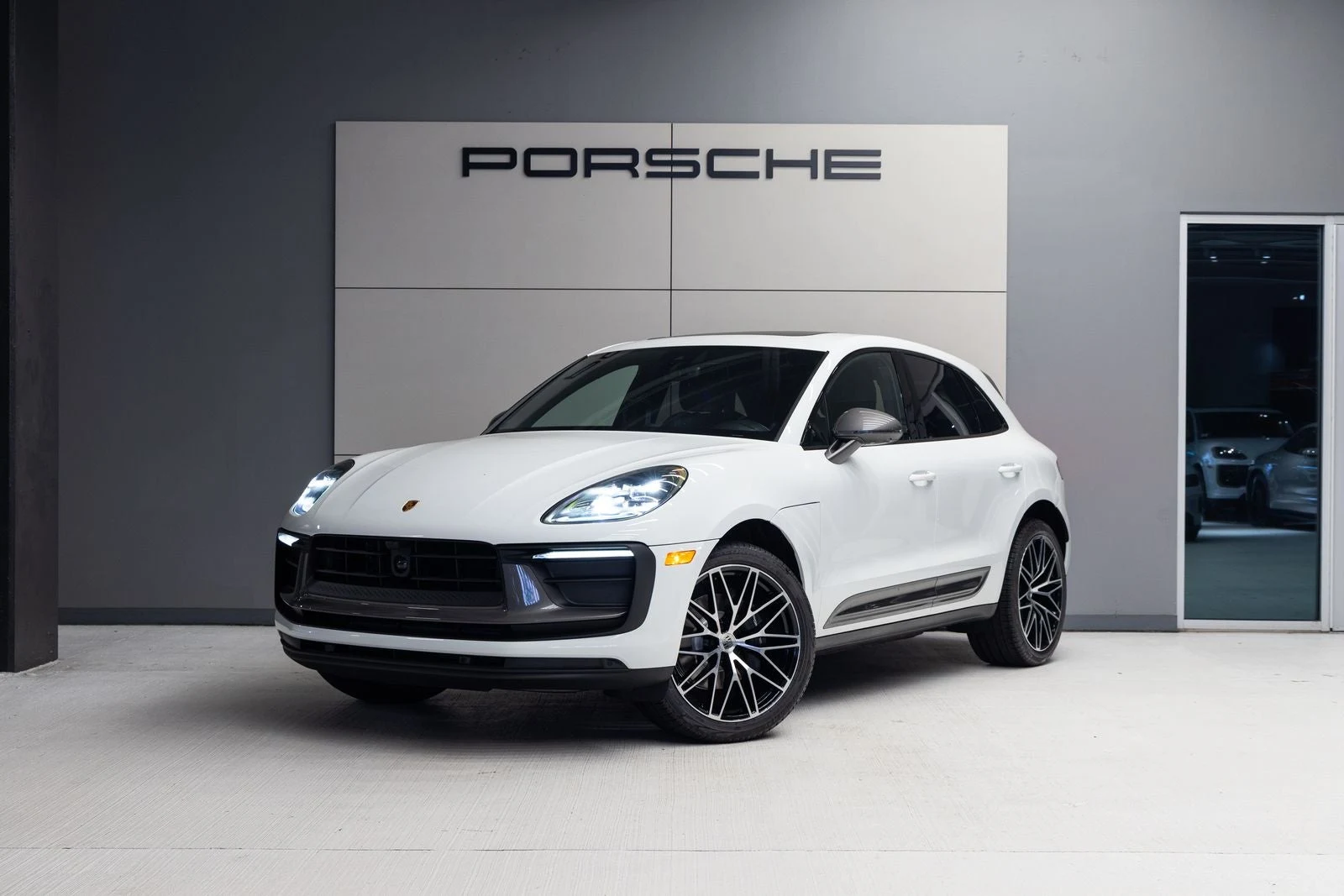 Porsche Macan T (95B) · white · Indigo Auto Group