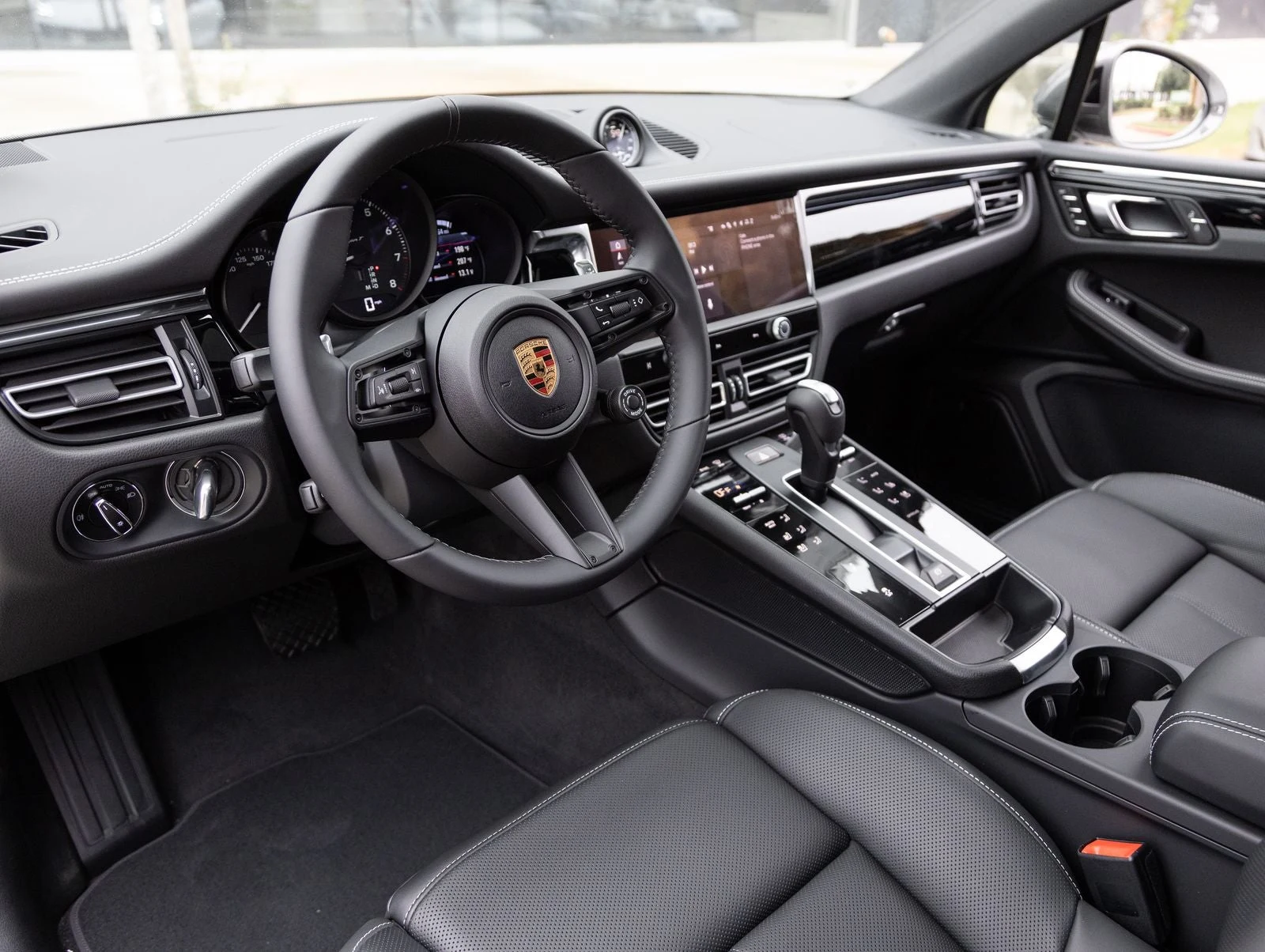 2026 Porsche Macan T (95B), 4/20