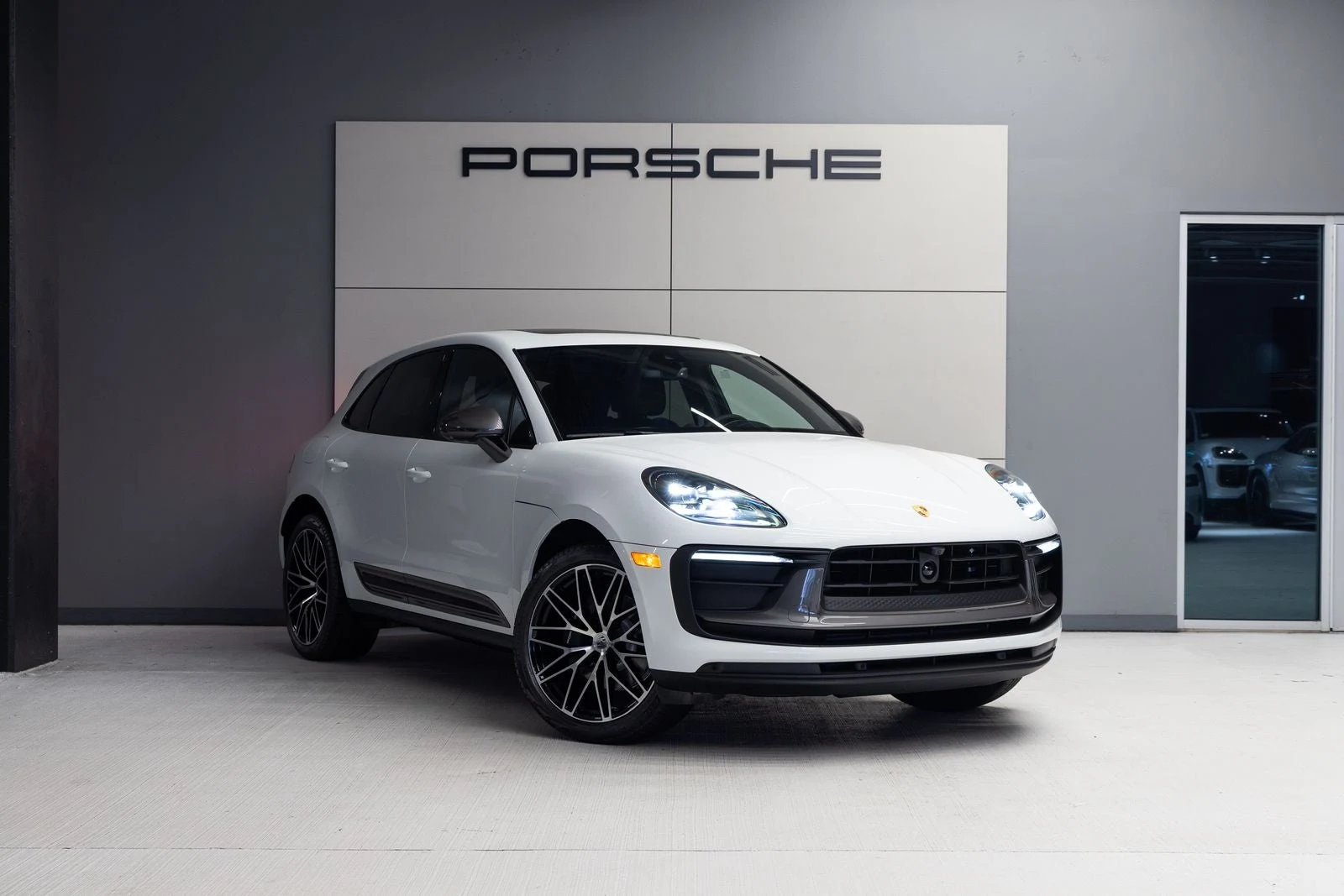 2026 Porsche Macan T (95B), 9/20