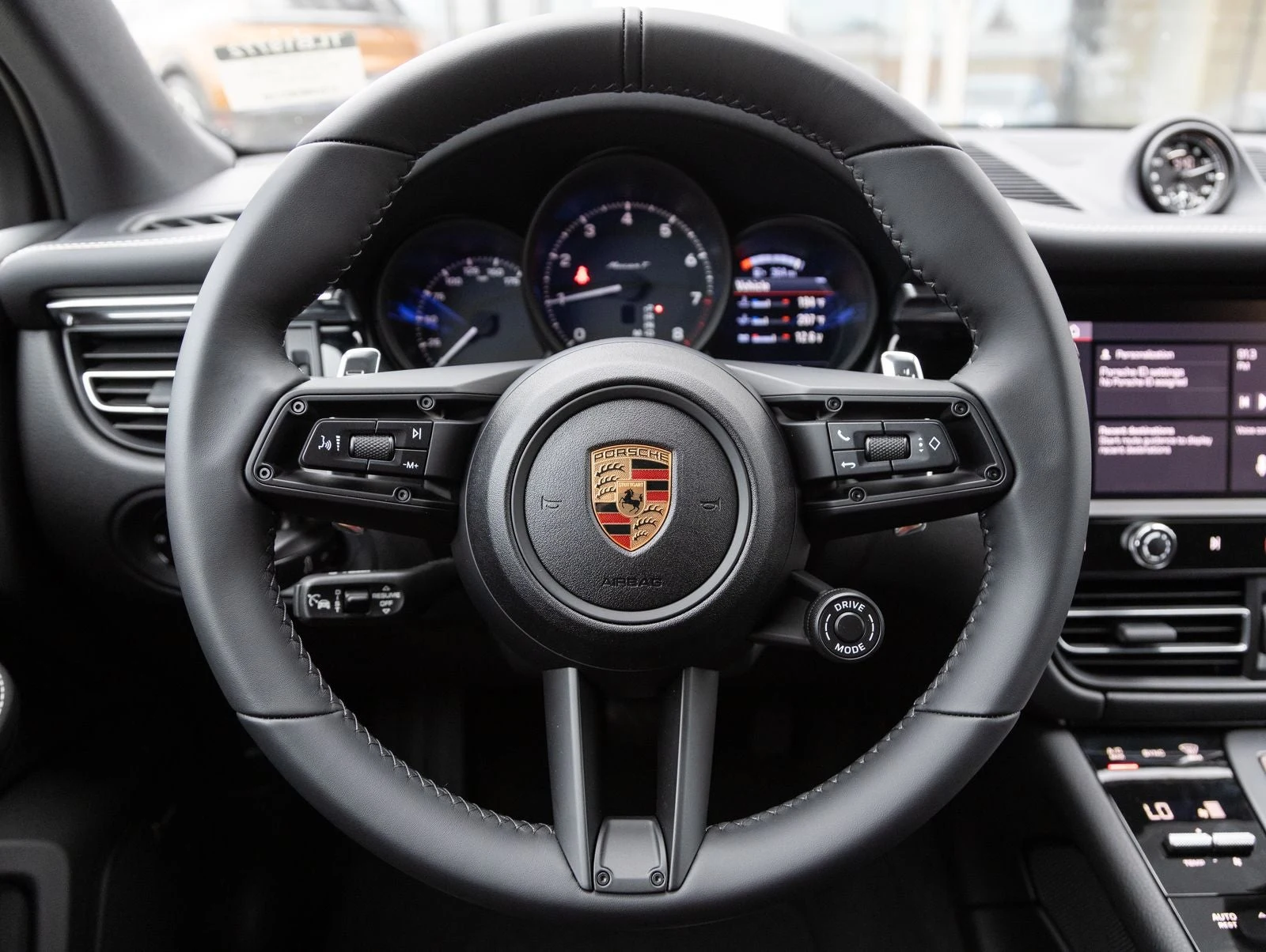 2026 Porsche Macan T (95B), 13/20
