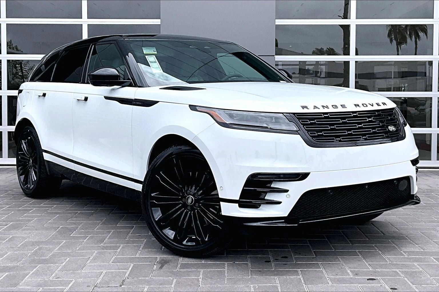 2026 Land Rover Range Rover Velar P250 Belgravia Edition (L560), 2/14
