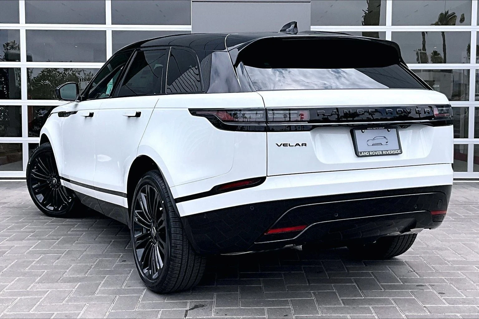 2026 Land Rover Range Rover Velar P250 Belgravia Edition (L560), 3/14