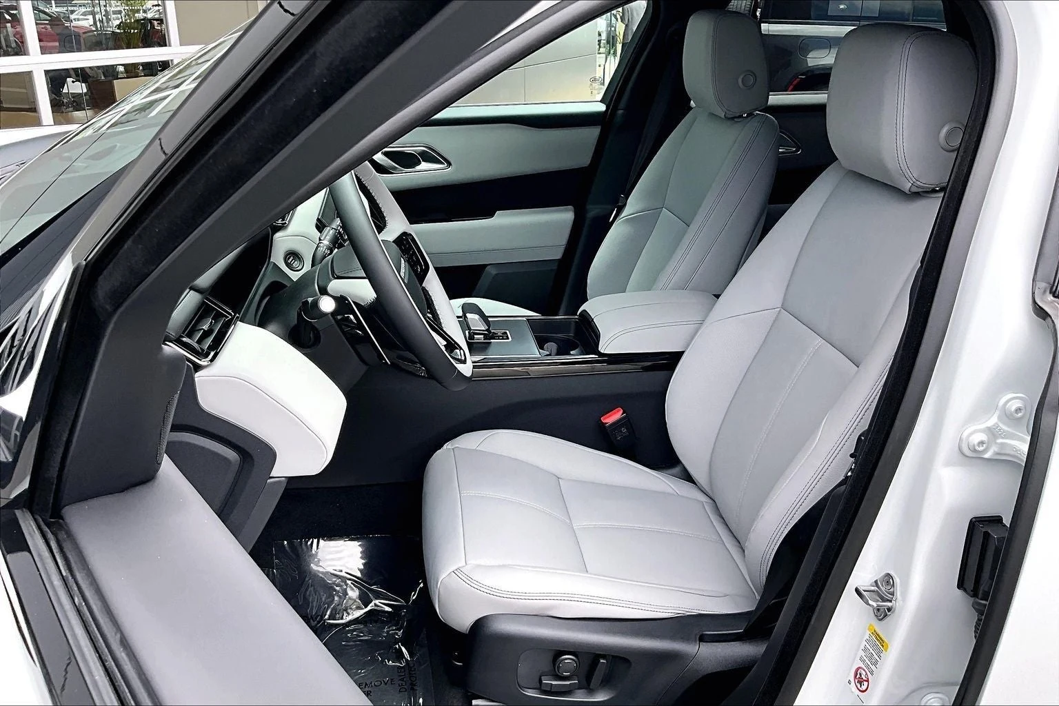 2026 Land Rover Range Rover Velar P250 Belgravia Edition (L560), 9/14