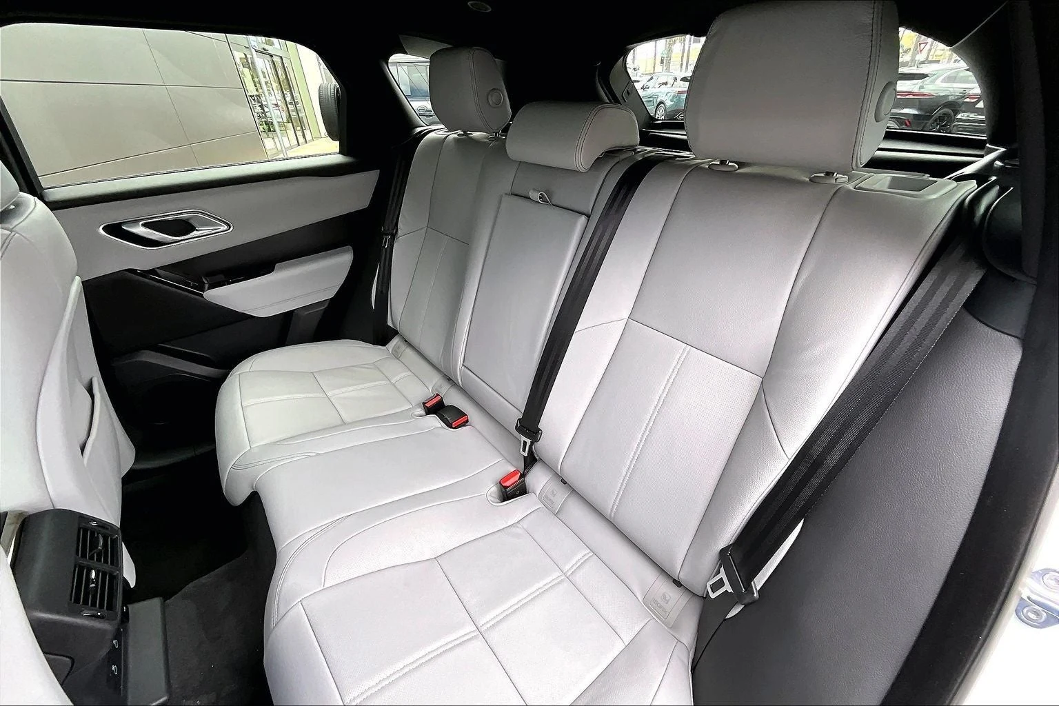 2026 Land Rover Range Rover Velar P250 Belgravia Edition (L560), 10/14