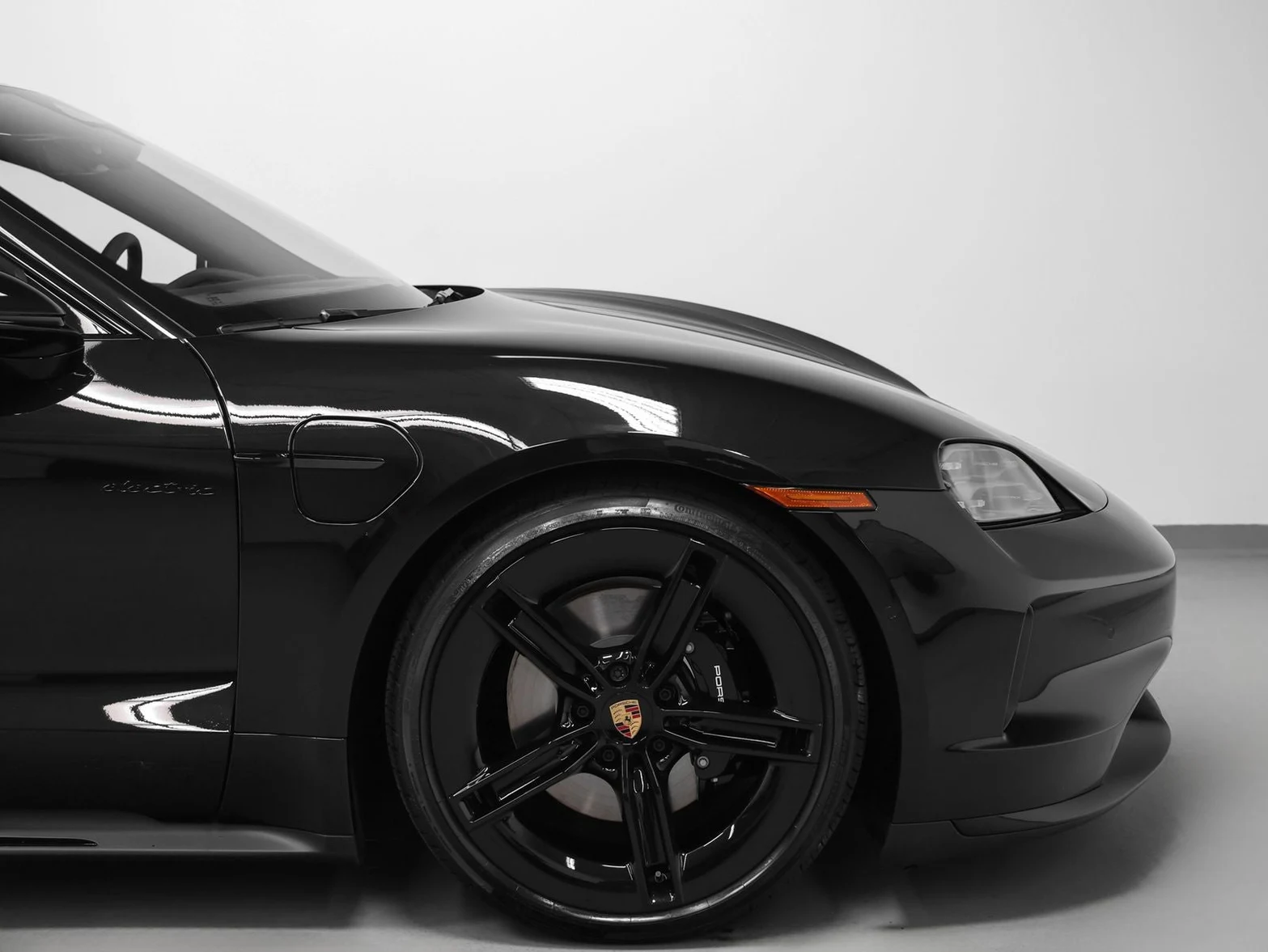 2026 Porsche Taycan 4 Black Edition (2025 Update), 18/20
