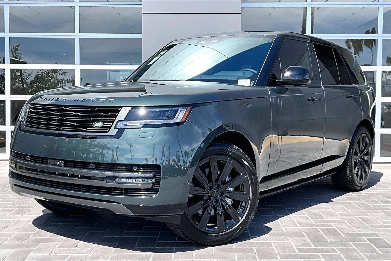 Land Rover Range Rover SE (L460) · Belgravia Green Metallic · Indigo Auto Group