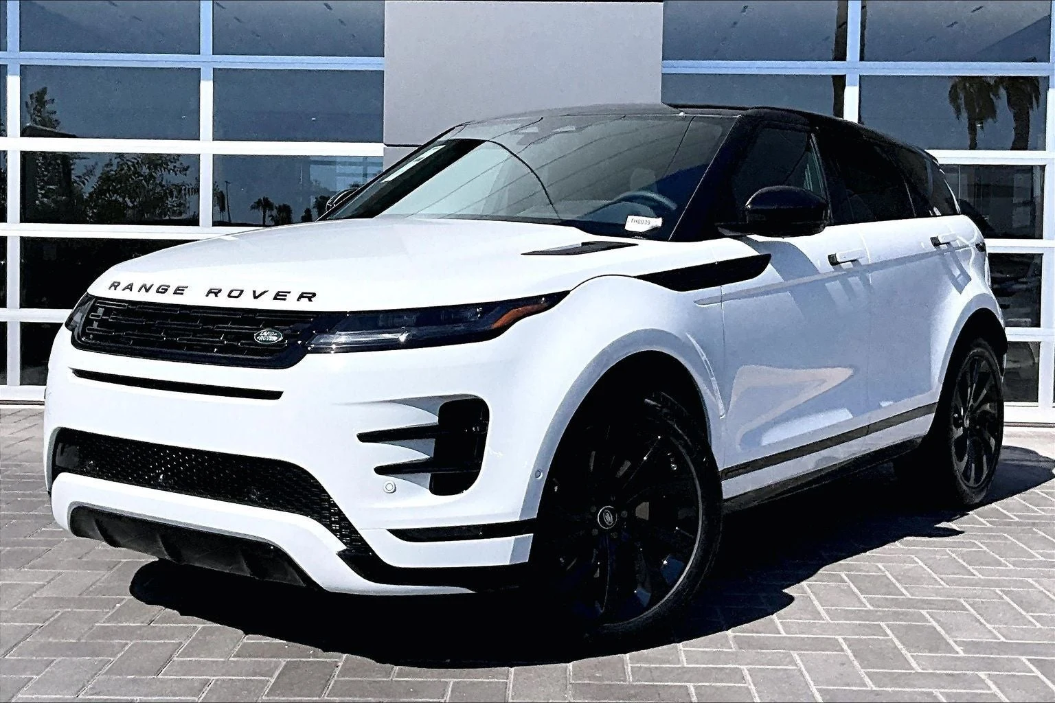 Land Rover Range Rover Evoque Hoxton Edition (L551) · Fuji White · Indigo Auto Group