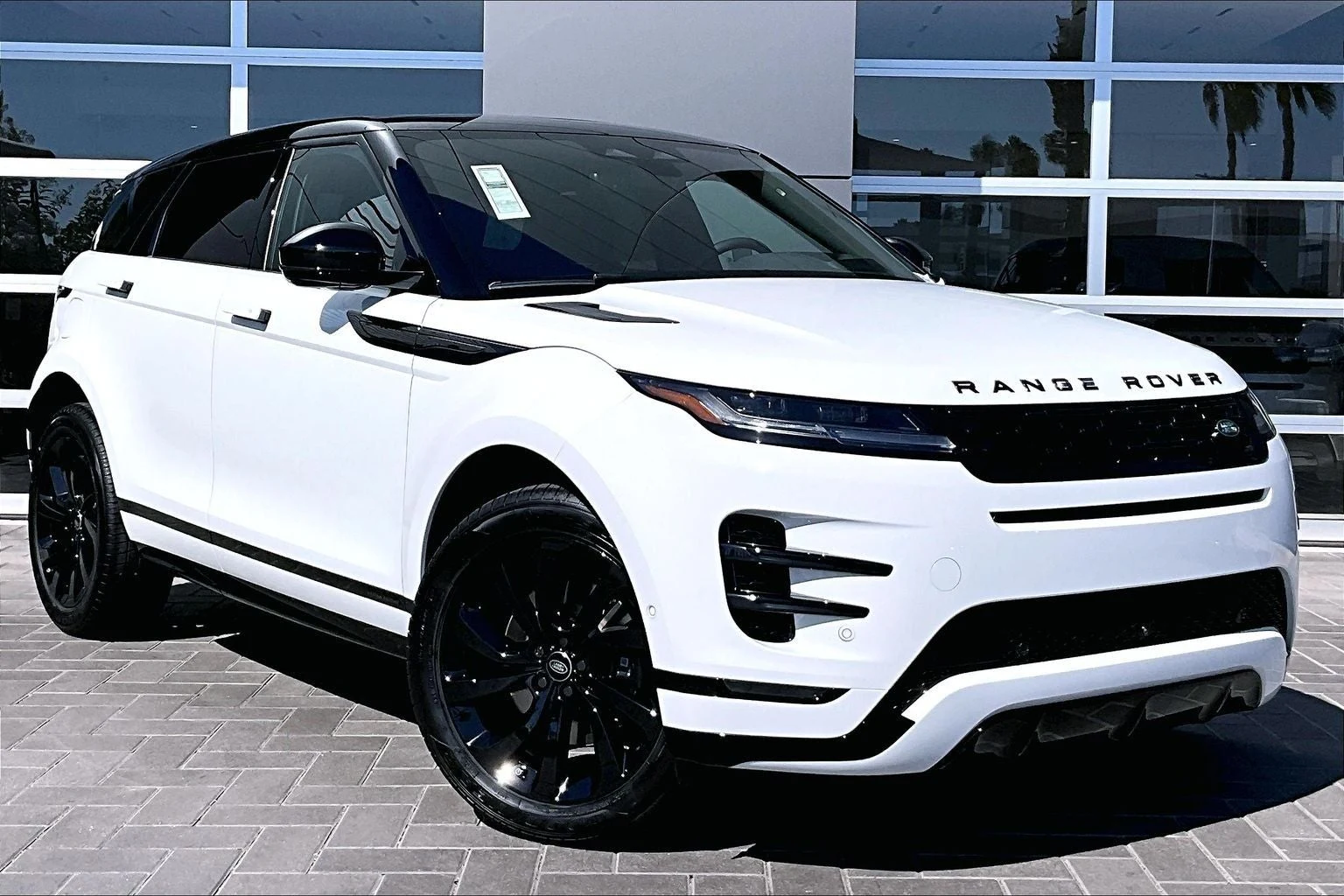 2026 Land Rover Range Rover Evoque Hoxton Edition (L551), 2/14