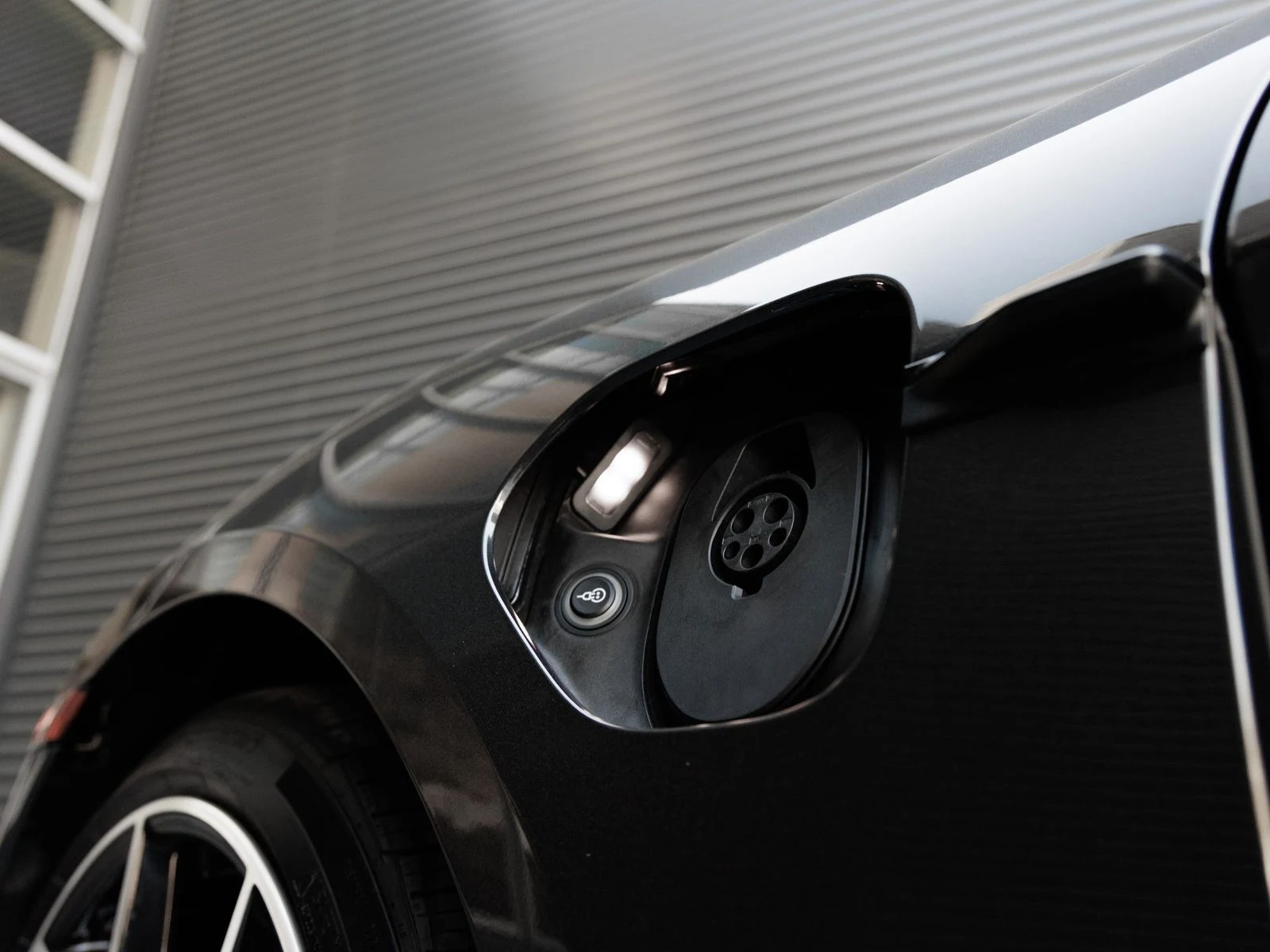 2026 Porsche Taycan 4 Sedan (2025 Update), 13/20