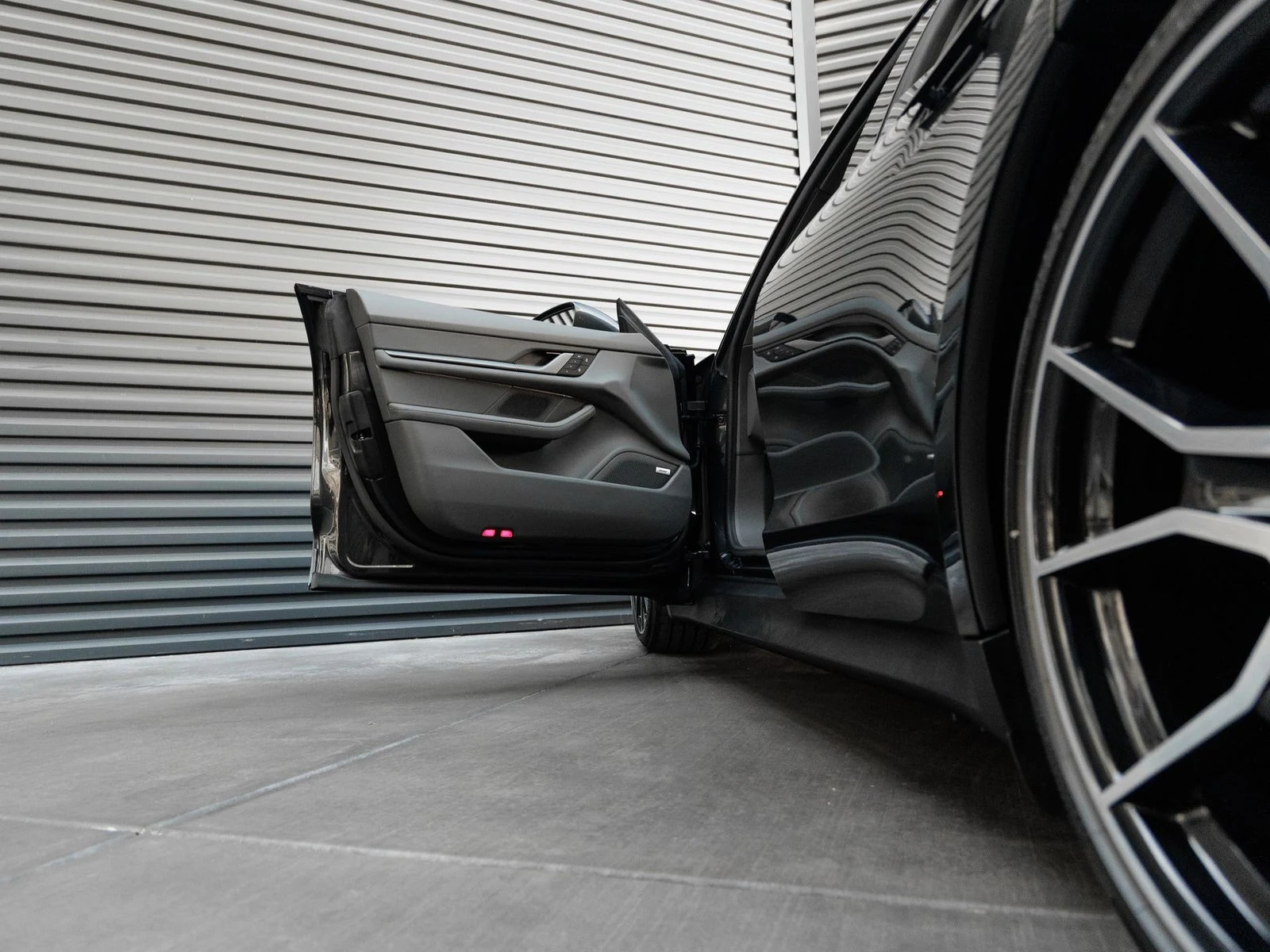 2026 Porsche Taycan 4 Sedan (2025 Update), 14/20