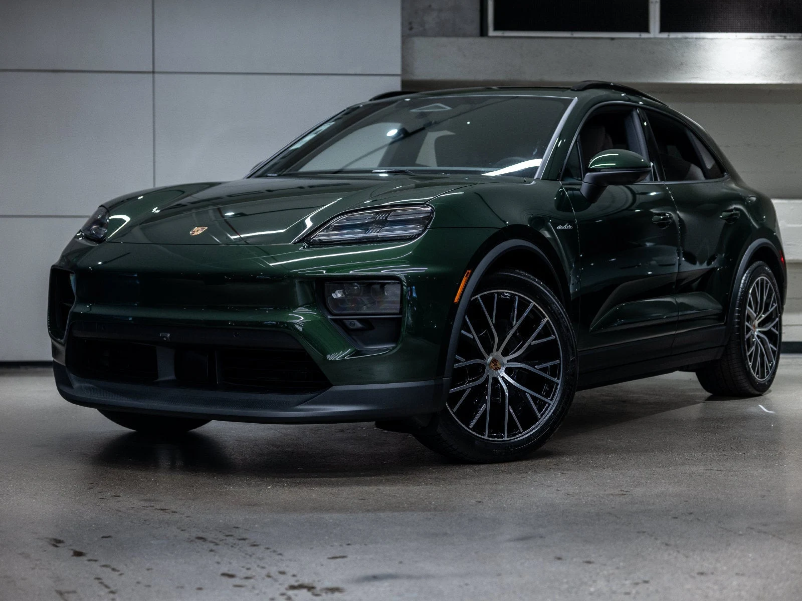 Porsche Macan 4 Electric (XAB) · Oak Green Metallic Neo · Indigo Auto Group