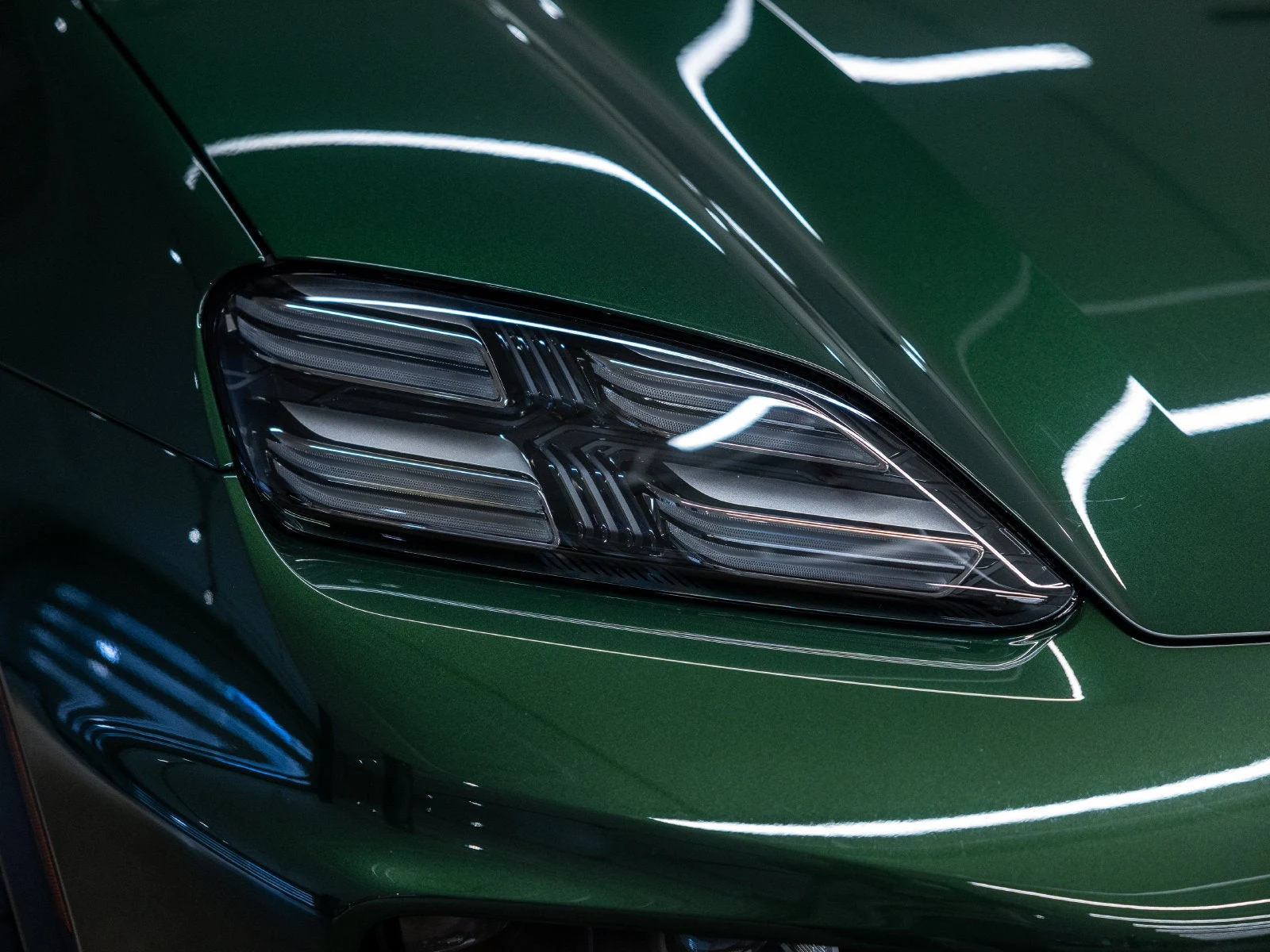 2026 Porsche Macan 4 Electric (XAB), 14/20