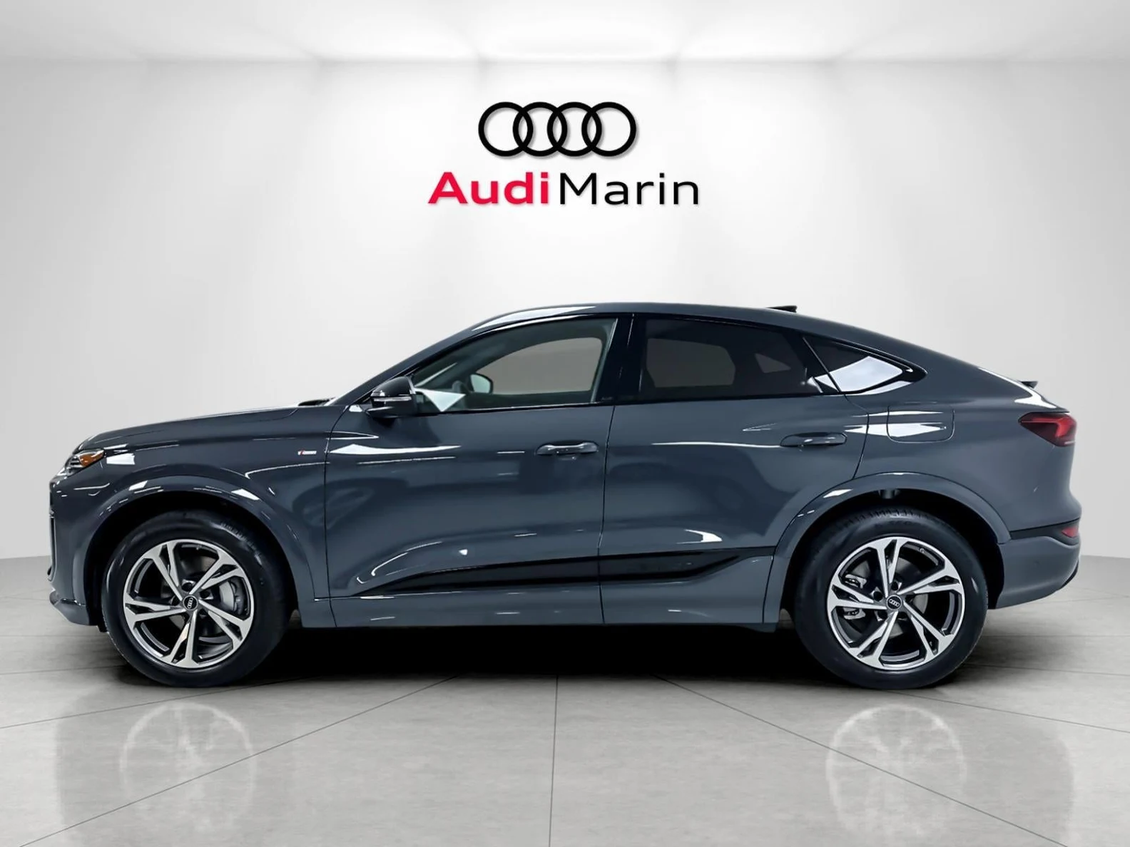 2027 Audi Q6 e-tron Sportback Premium Plus, 2/20