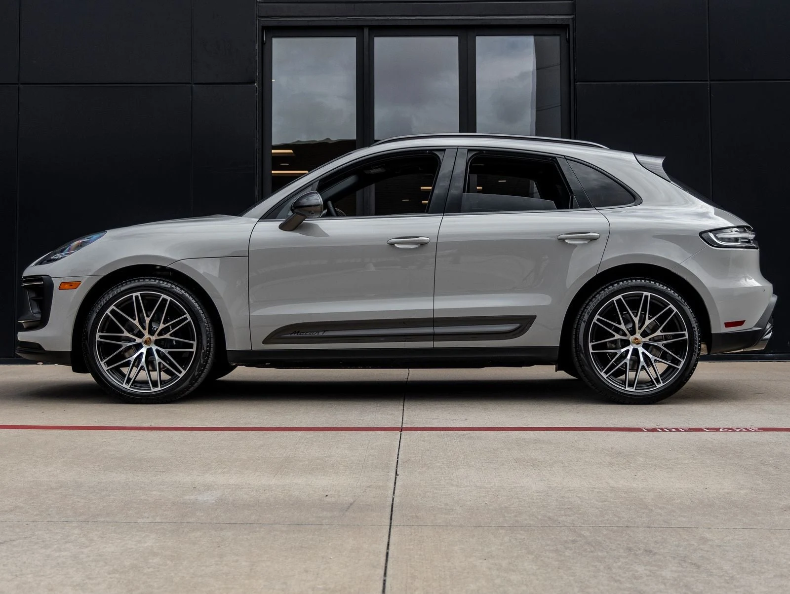 2026 Porsche Macan T (95B), 2/20