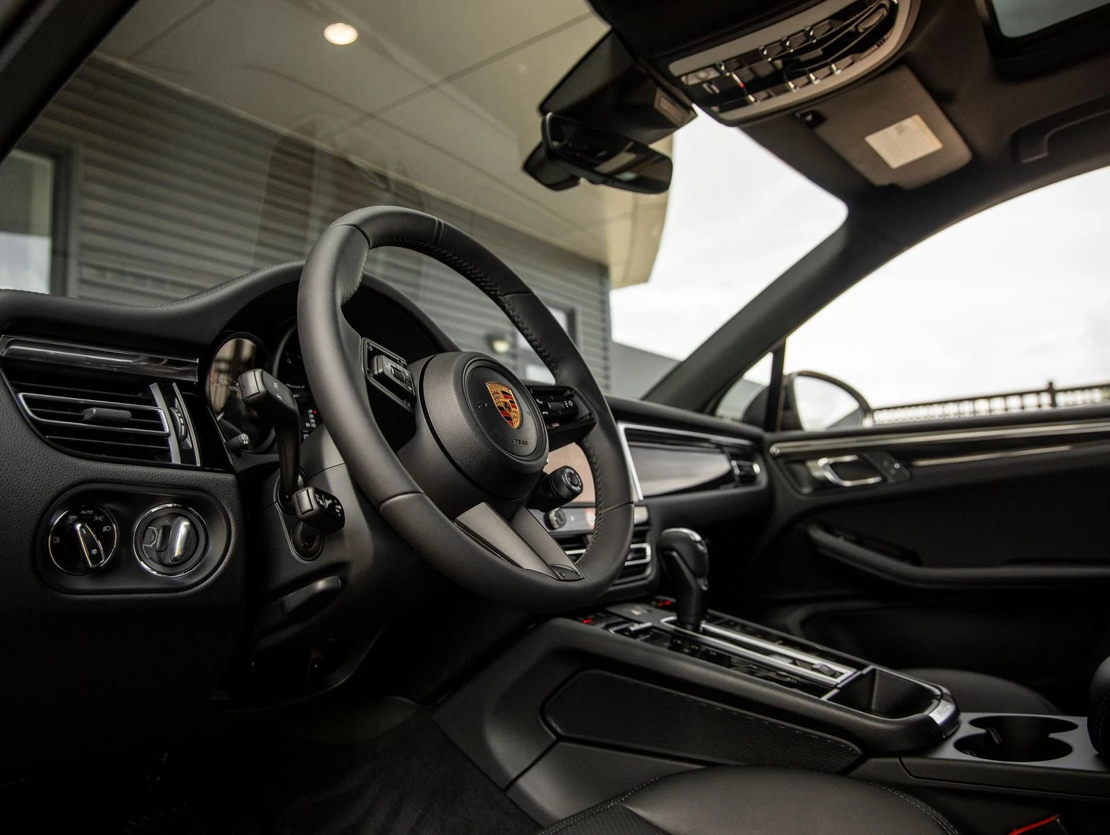 2026 Porsche Macan T (95B), 4/20