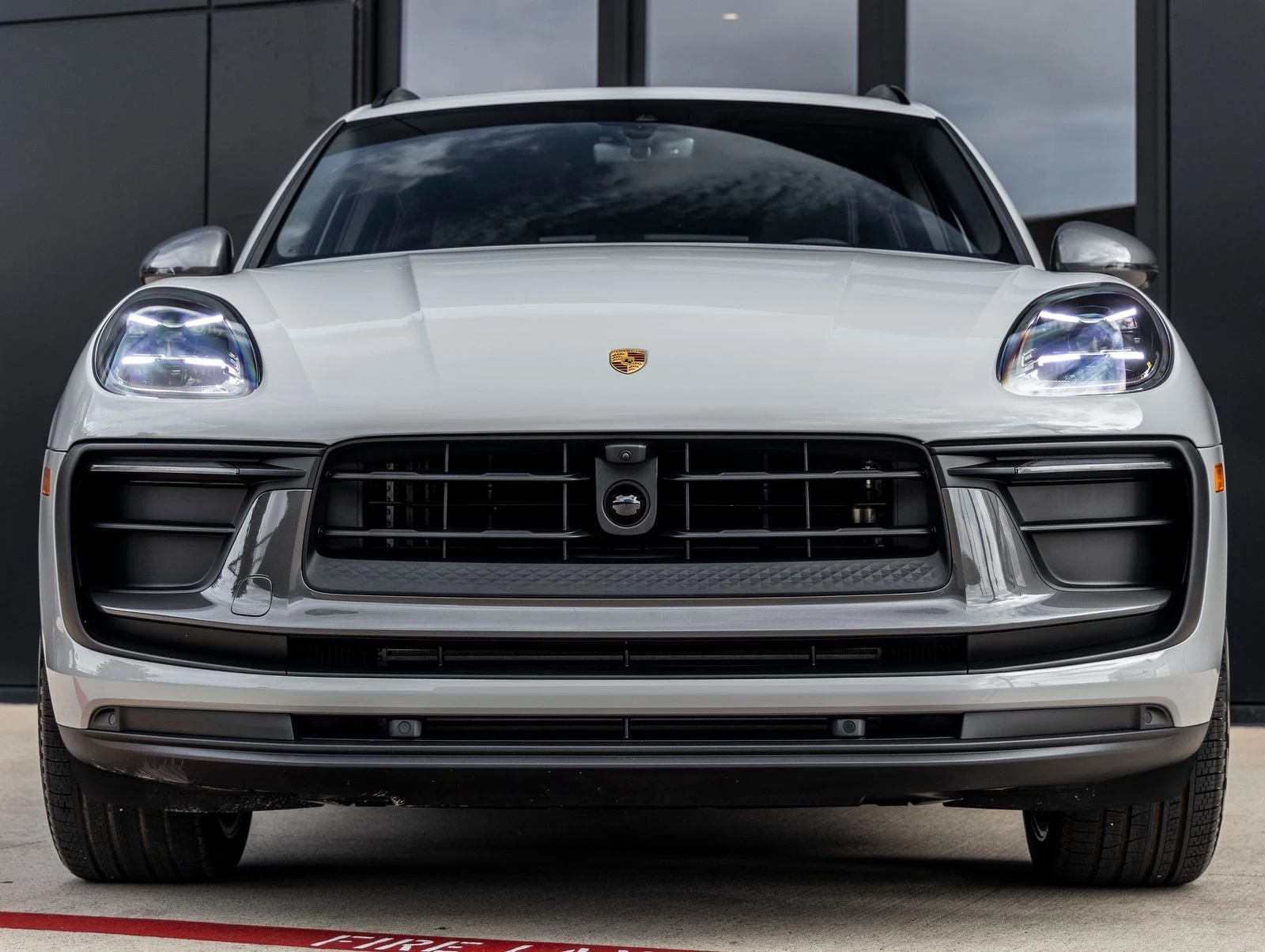 2026 Porsche Macan T (95B), 8/20