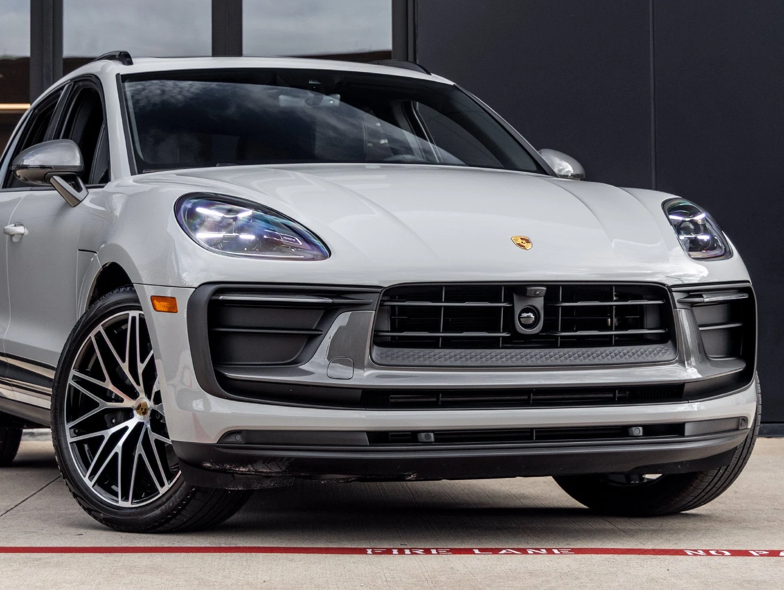 2026 Porsche Macan T (95B), 9/20
