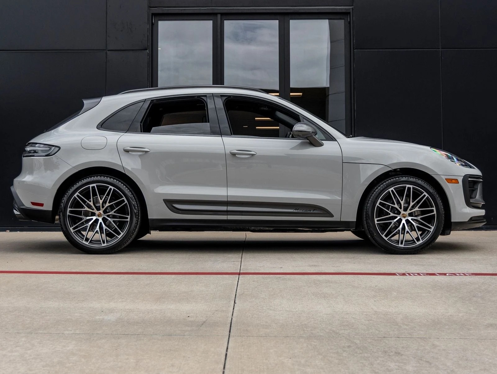 2026 Porsche Macan T (95B), 12/20