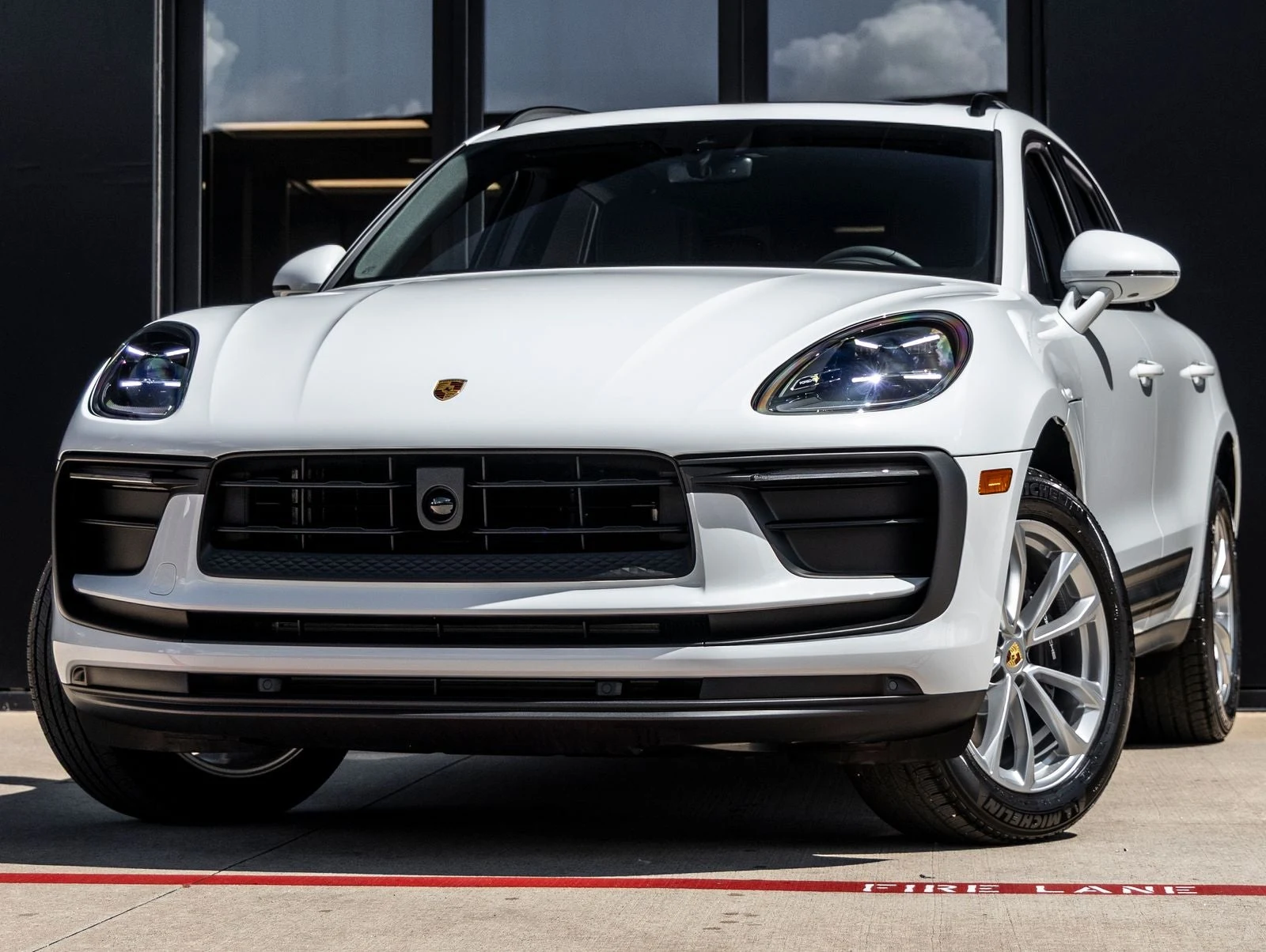 Porsche Macan (95B) · Carrara White Metallic · Indigo Auto Group