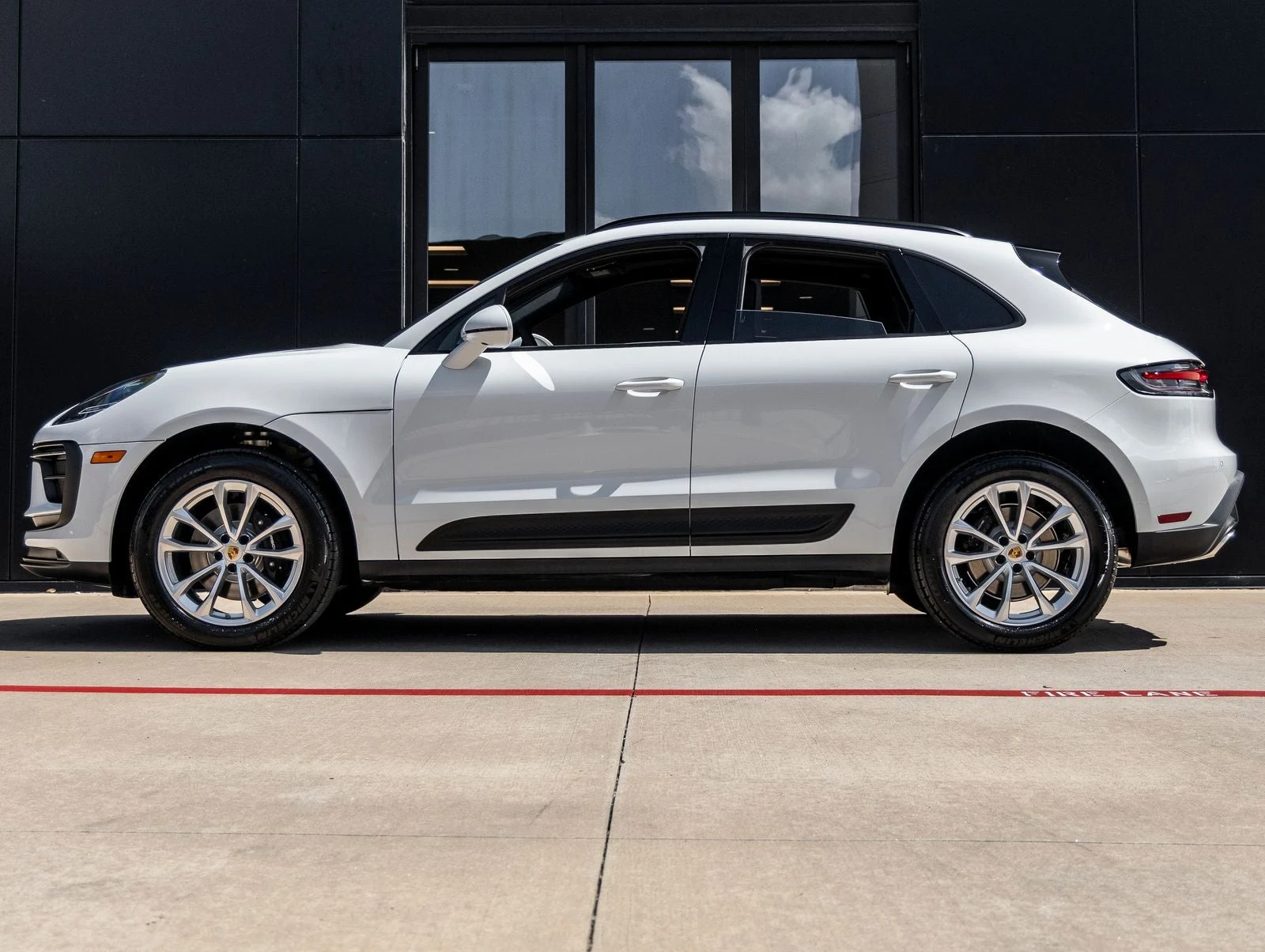 2026 Porsche Macan (95B), 2/20