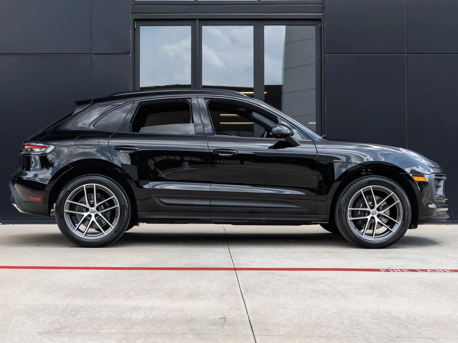 2026 Porsche Macan (95B), 12/20