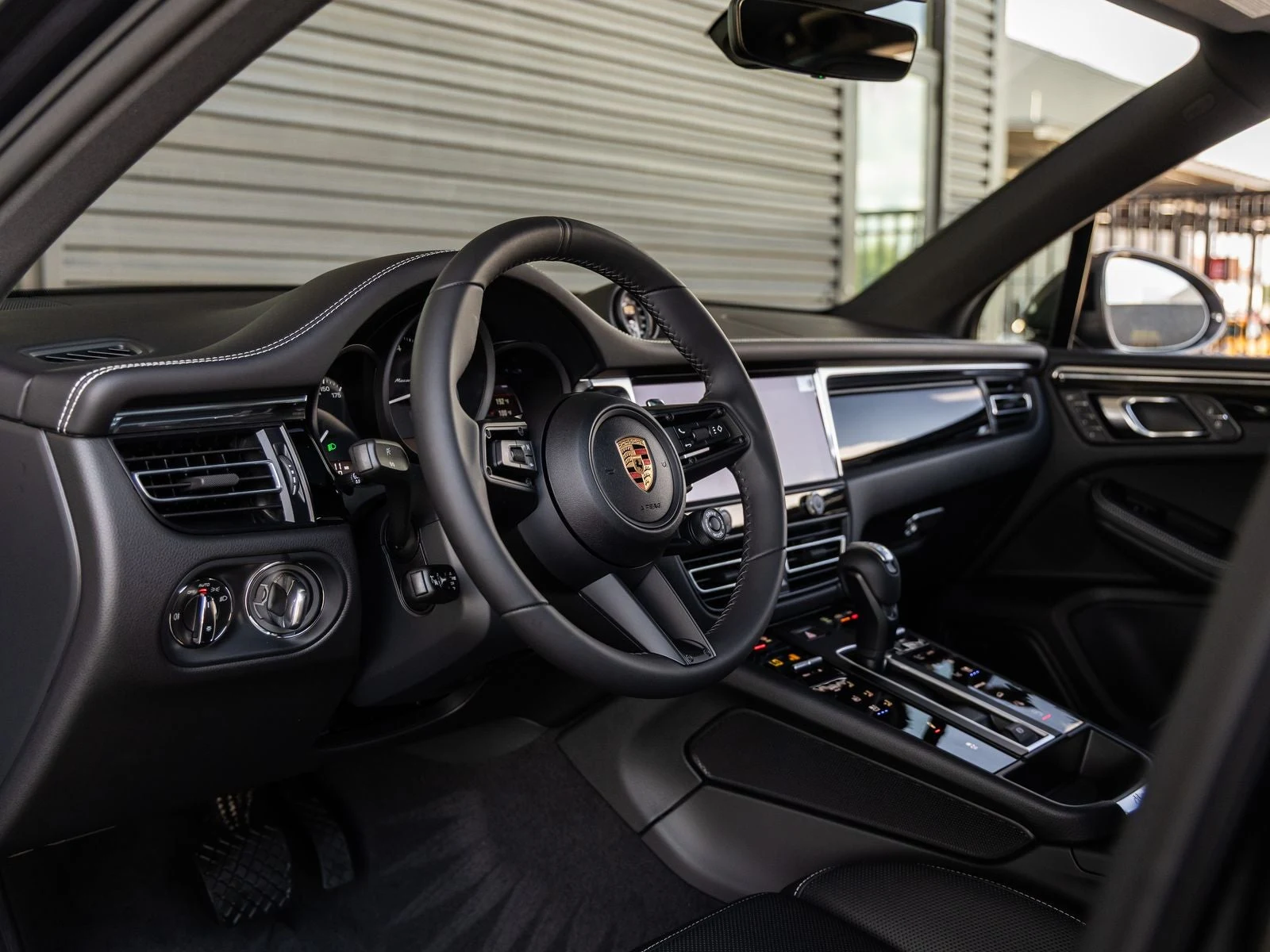 2026 Porsche Macan T (95B), 4/20