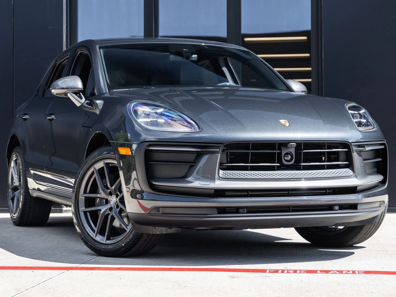 2026 Porsche Macan T (95B), 6/20