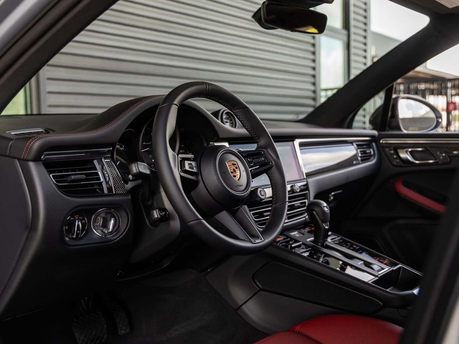 2026 Porsche Macan T (95B), 4/20
