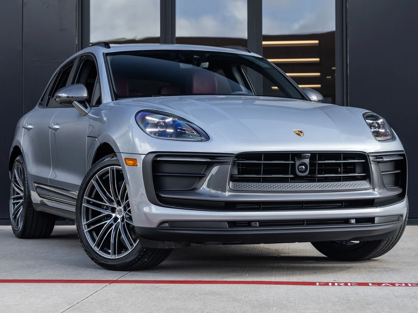 2026 Porsche Macan T (95B), 6/20