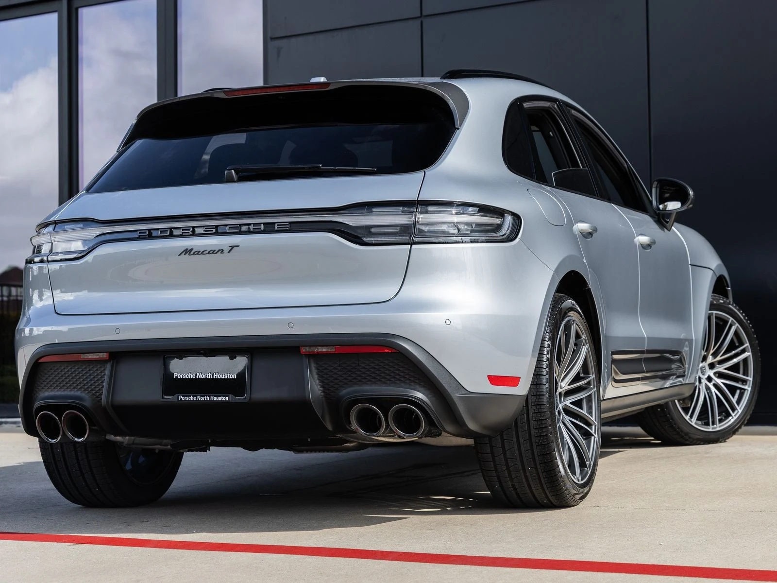 2026 Porsche Macan T (95B), 11/20