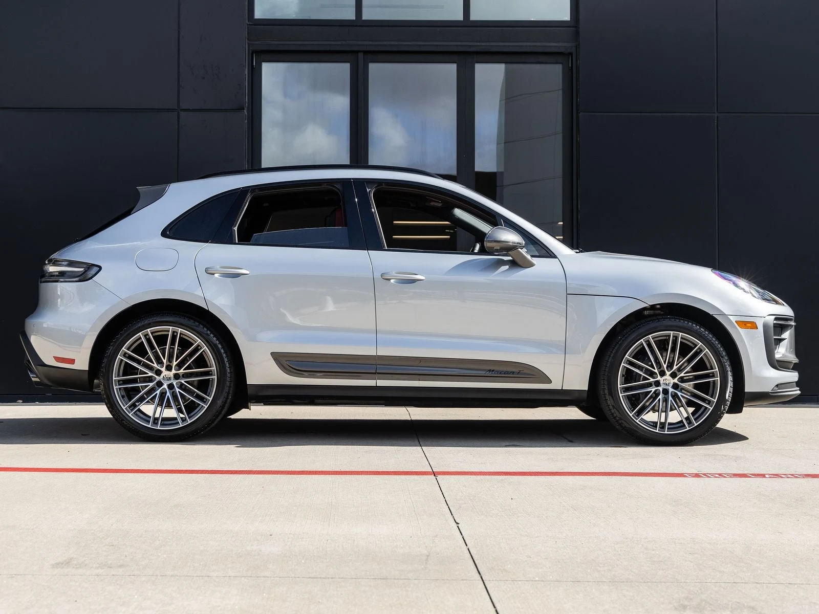 2026 Porsche Macan T (95B), 12/20