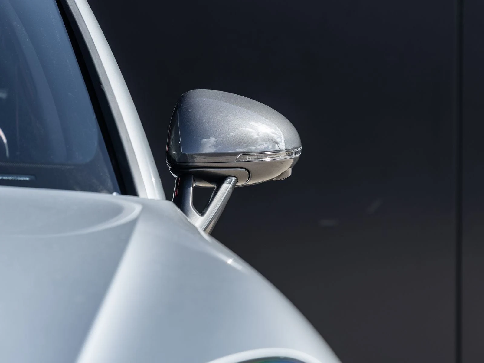 2026 Porsche Macan T (95B), 19/20