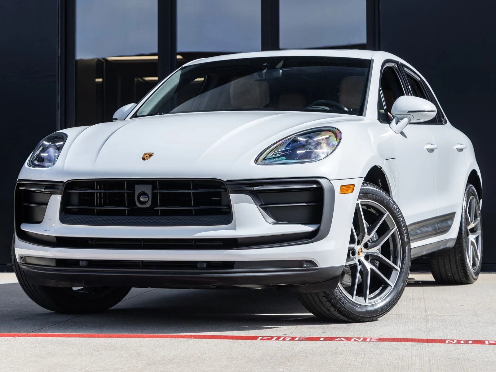 Porsche Macan (95B) · Carrara White Metallic · Indigo Auto Group