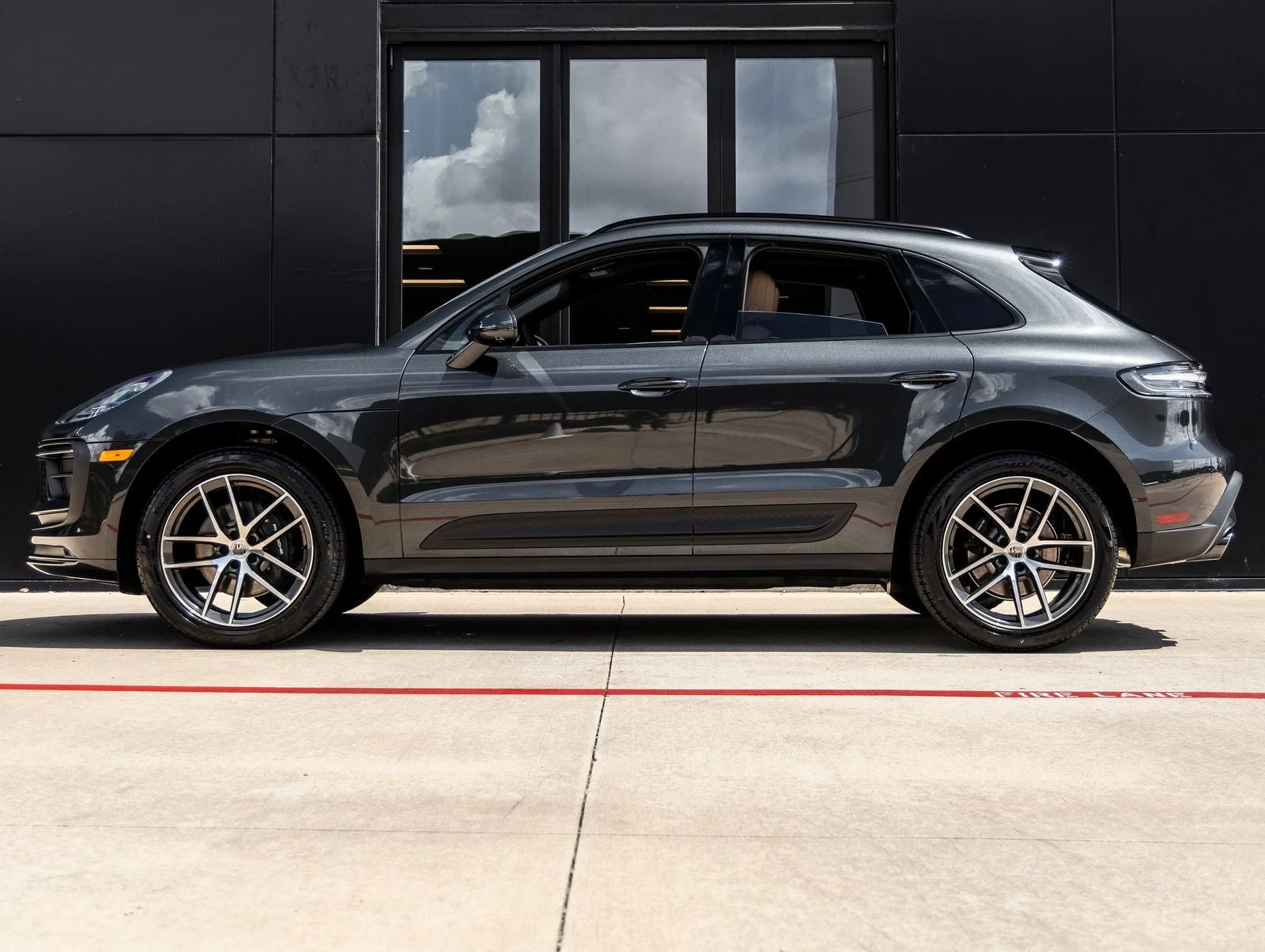 2026 Porsche Macan (95B), 2/20