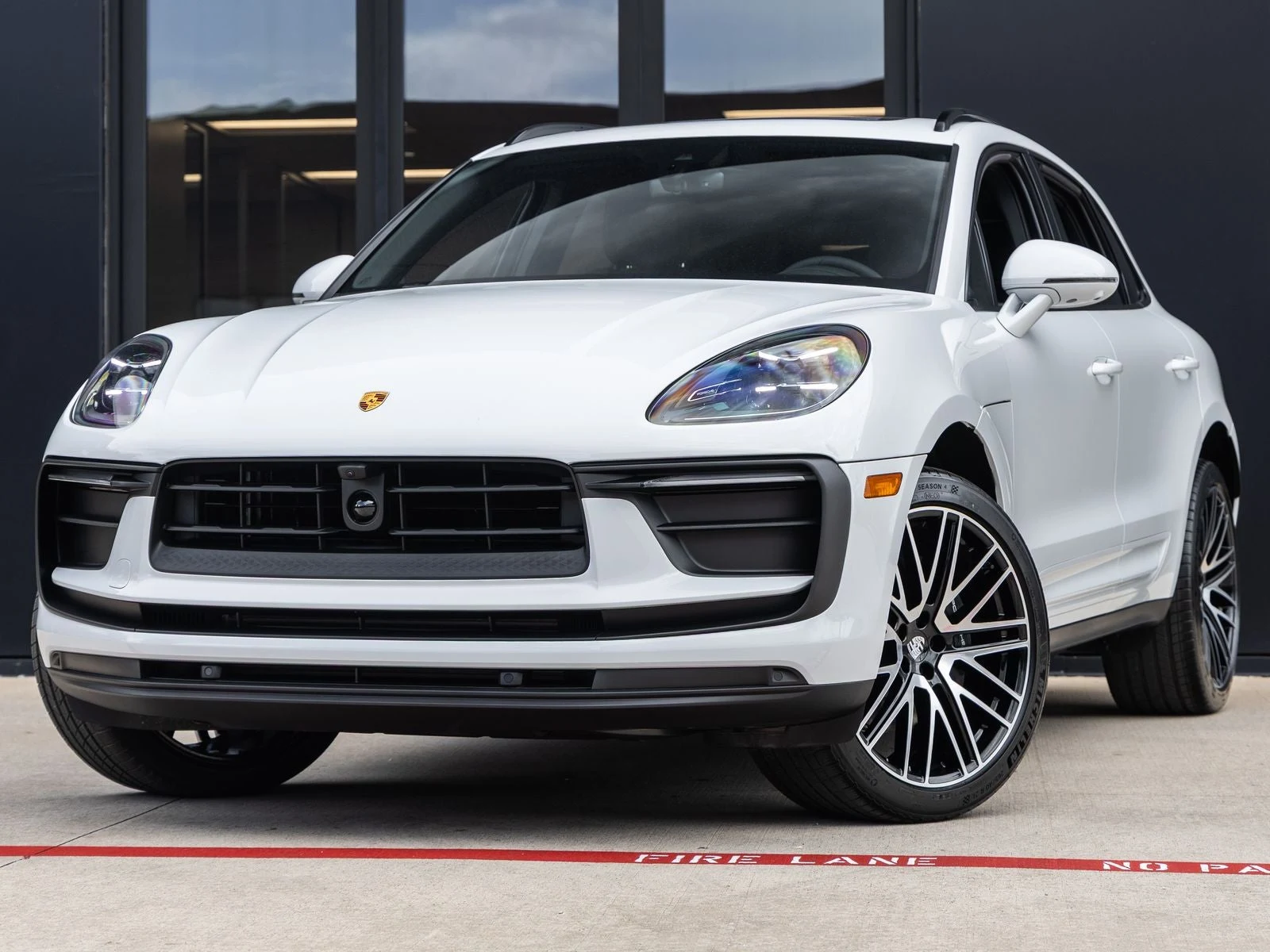 Porsche Macan (95B) · Carrara White Metallic · Indigo Auto Group