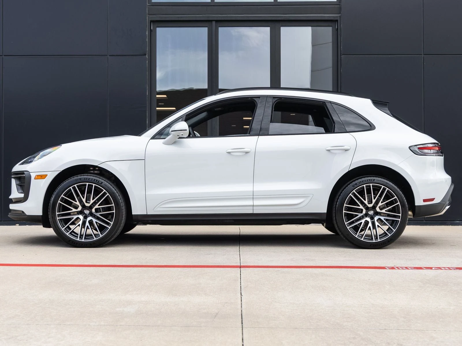 2026 Porsche Macan (95B), 2/20