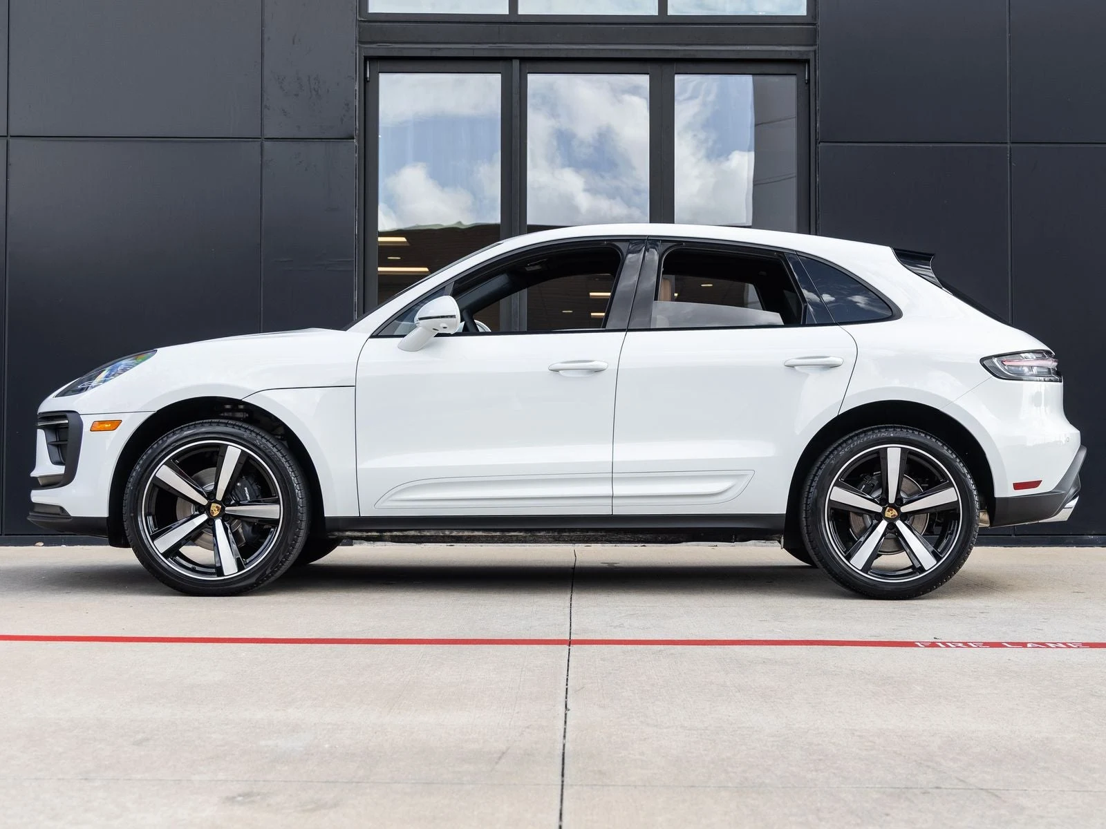 2026 Porsche Macan (95B), 2/20