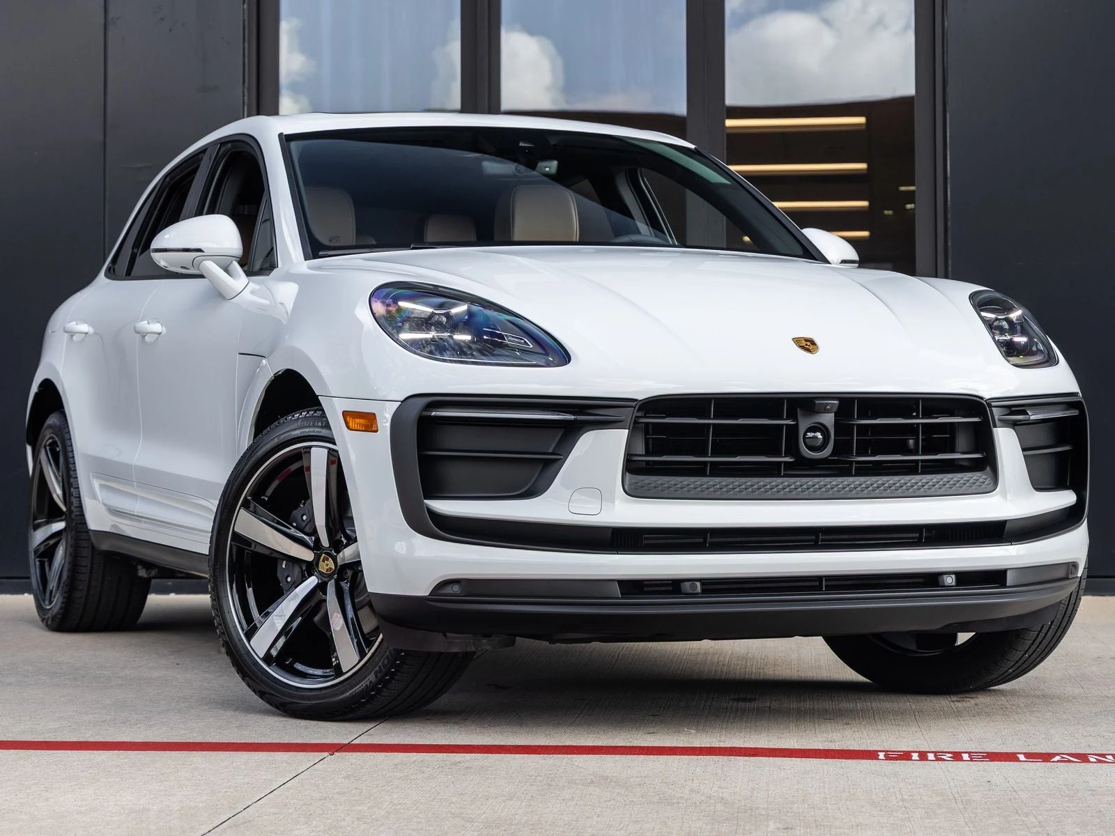 2026 Porsche Macan (95B), 6/20