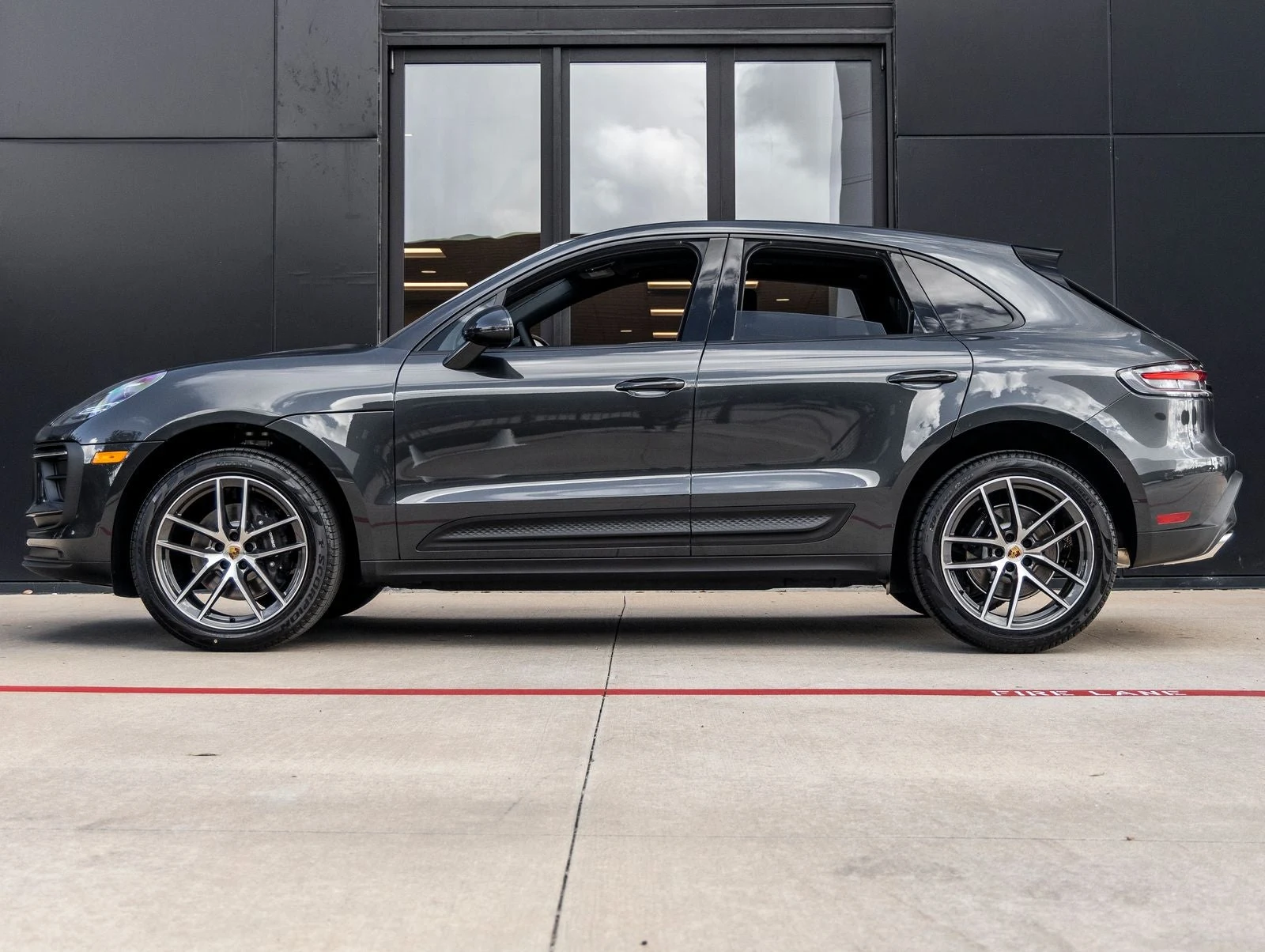 2026 Porsche Macan (95B), 2/20
