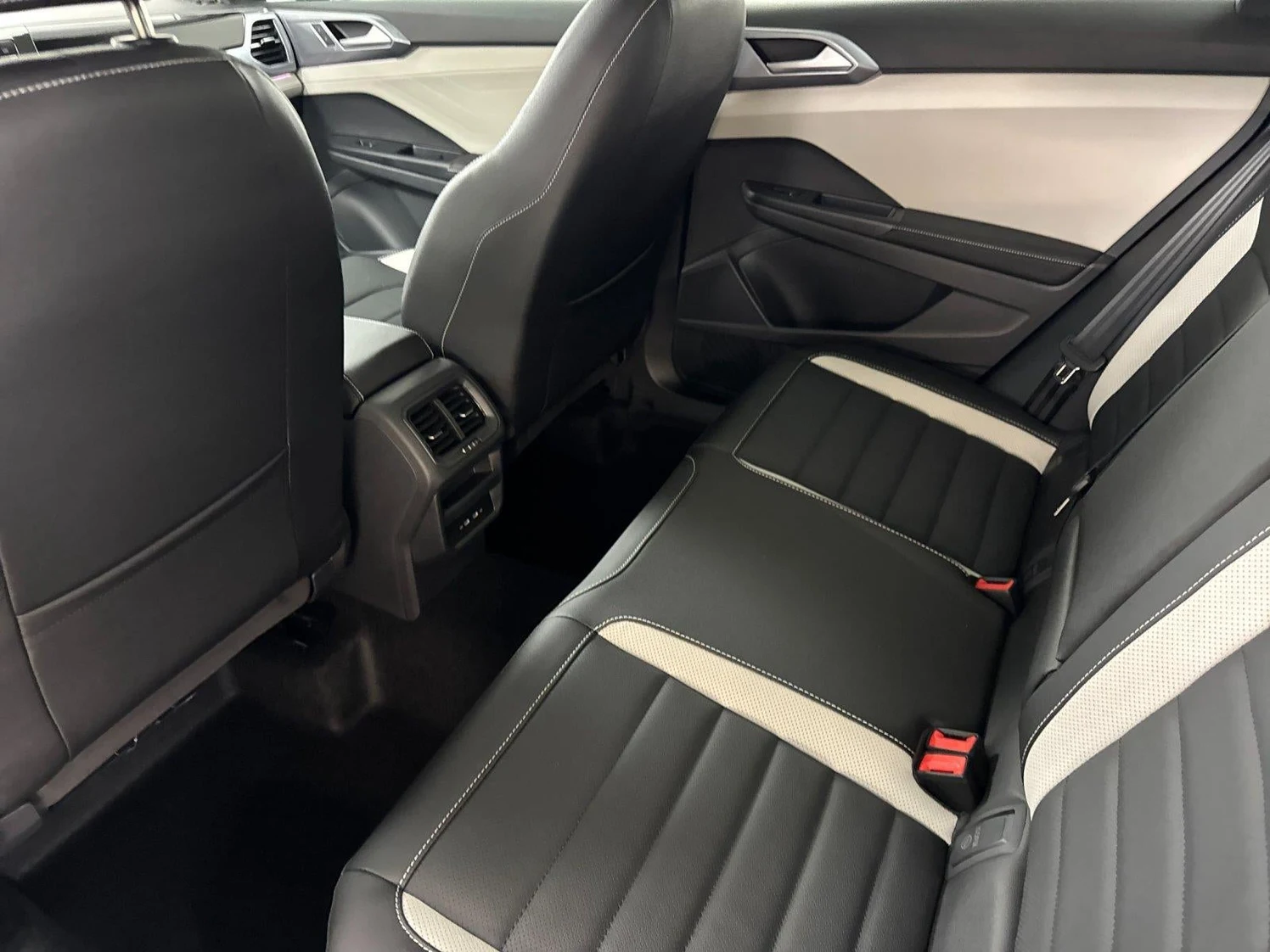 2026 Volkswagen Taos SEL (2025 Update), 11/20