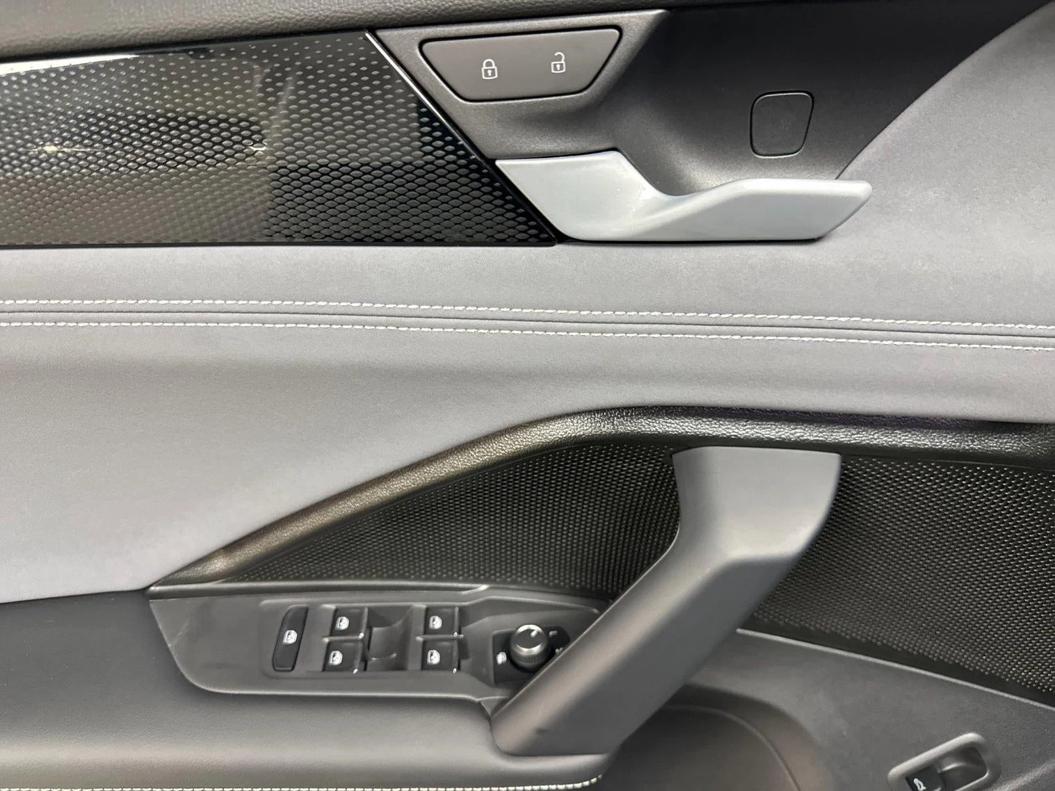 2026 Volkswagen Tiguan SE R-Line Black (3rd Generation North America), 10/20