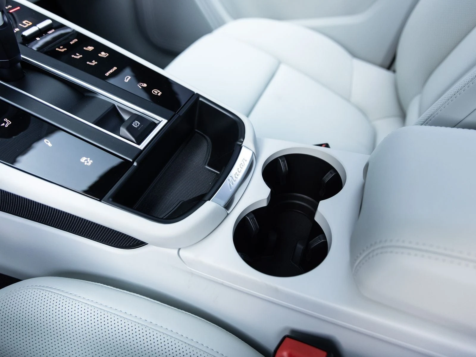 2026 Porsche Macan S (95B), 19/20