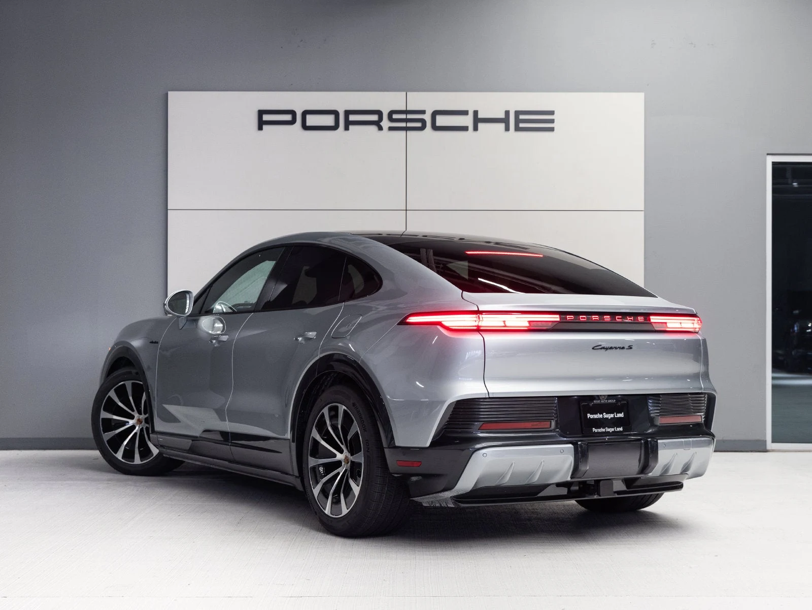2026 Porsche Cayenne S Coupé Electric (E4), 3/20