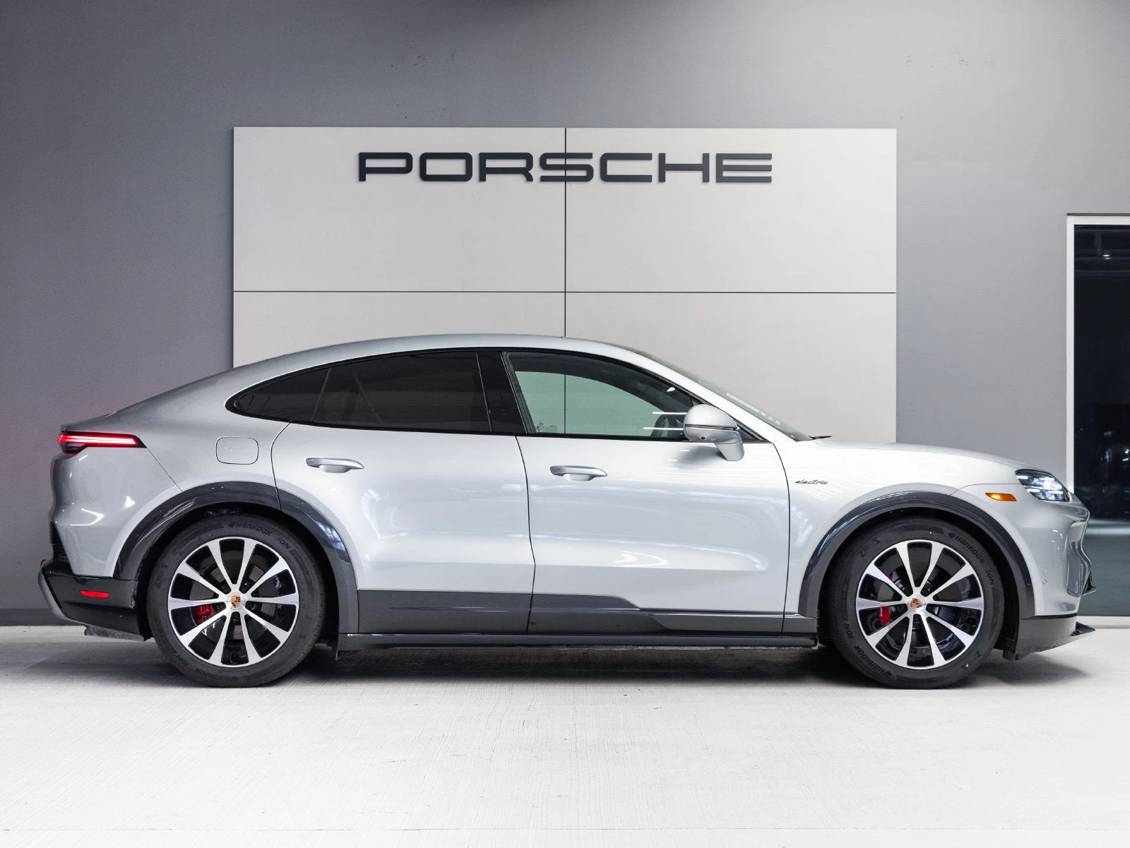 2026 Porsche Cayenne S Coupé Electric (E4), 8/20