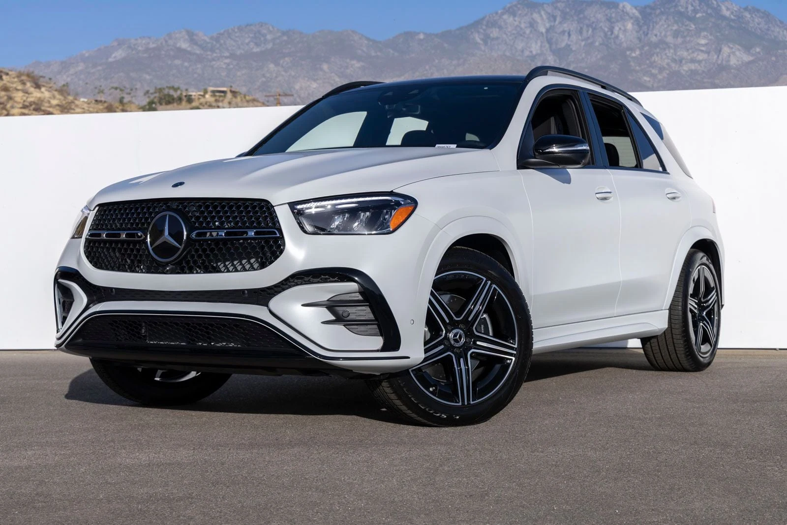 Mercedes-Benz GLE 450 4MATIC (W167) · Manufaktur Moonlight White Magno · Indigo Auto Group