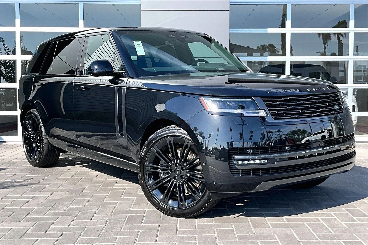 2026 Land Rover Range Rover SE LWB (L460), 2/15