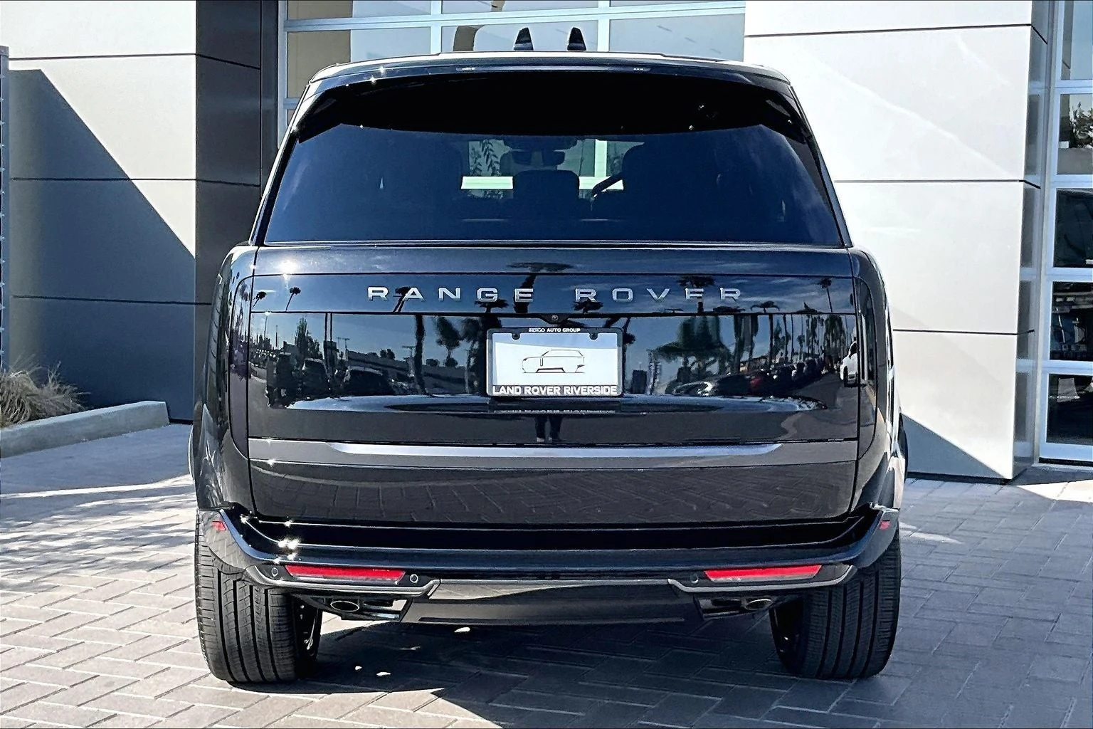 2026 Land Rover Range Rover SE LWB (L460), 4/15