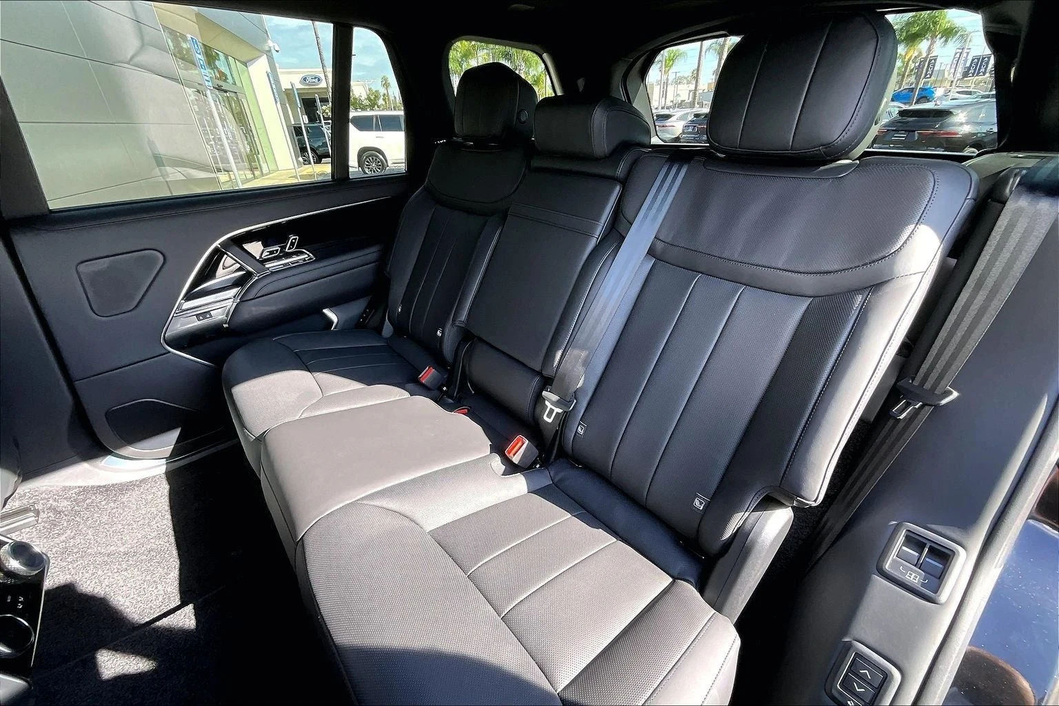 2026 Land Rover Range Rover SE LWB (L460), 10/15