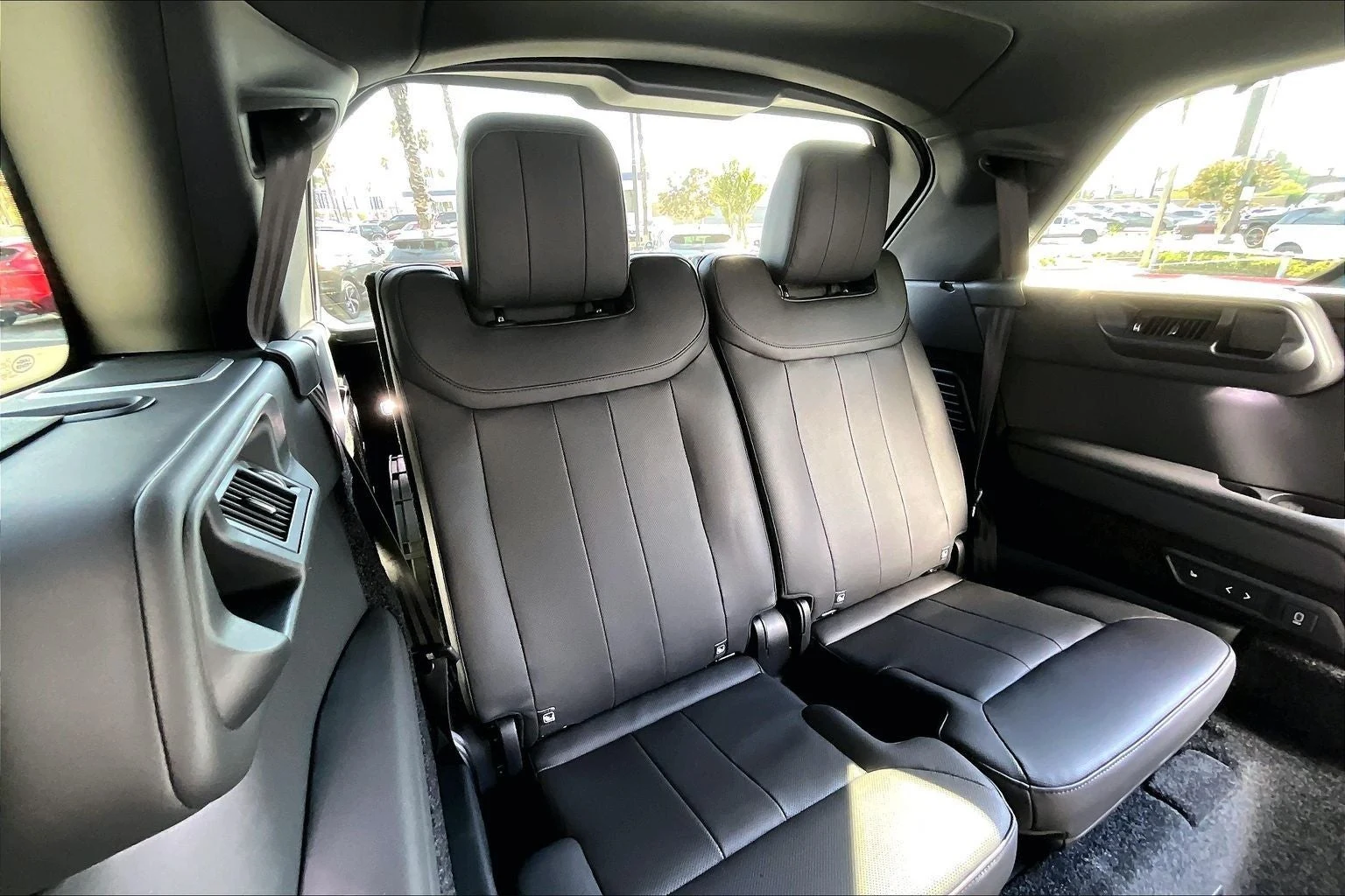 2026 Land Rover Range Rover SE LWB (L460), 11/15