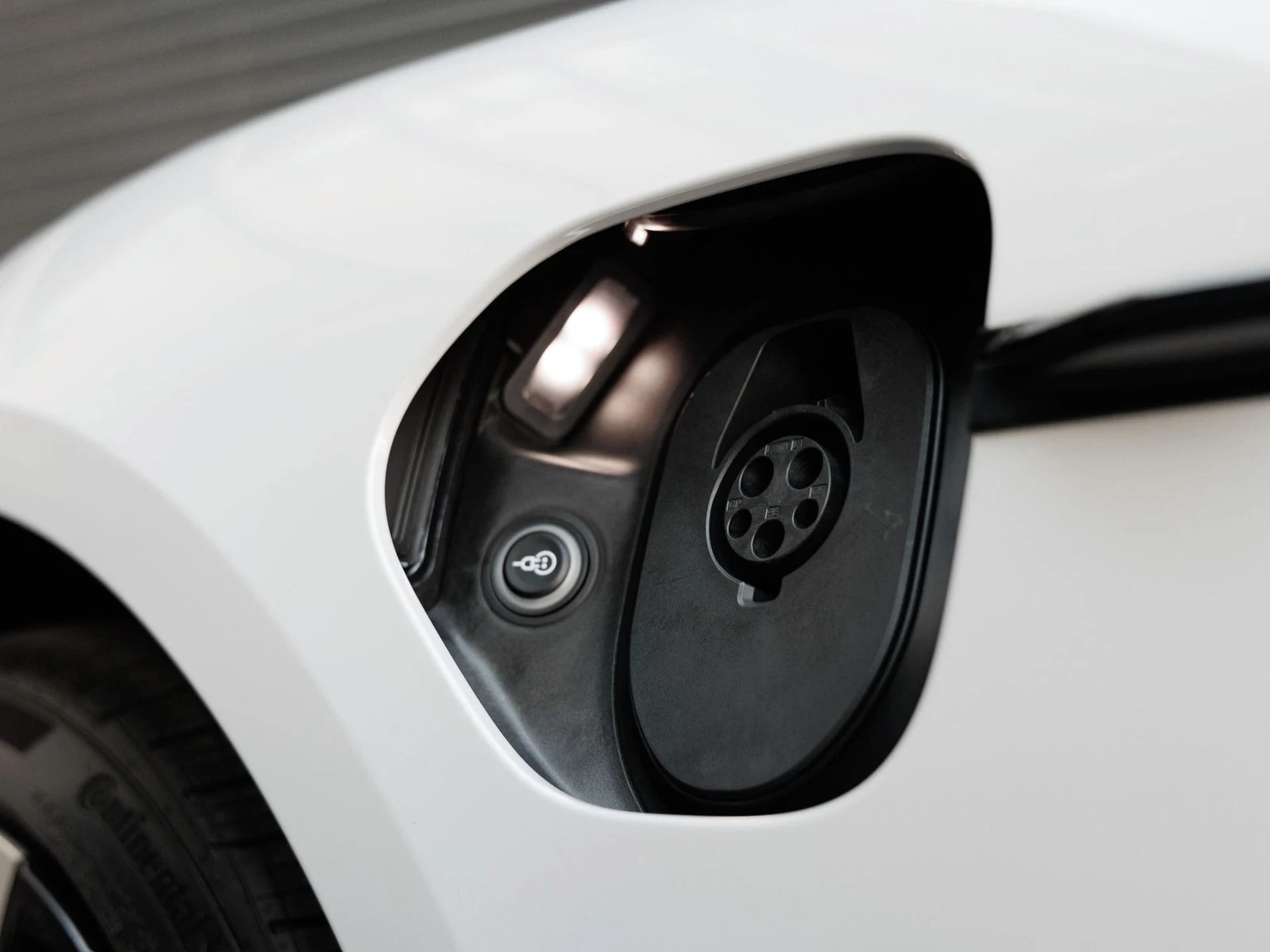 2026 Porsche Taycan 4 Sedan (2025 Update), 13/20